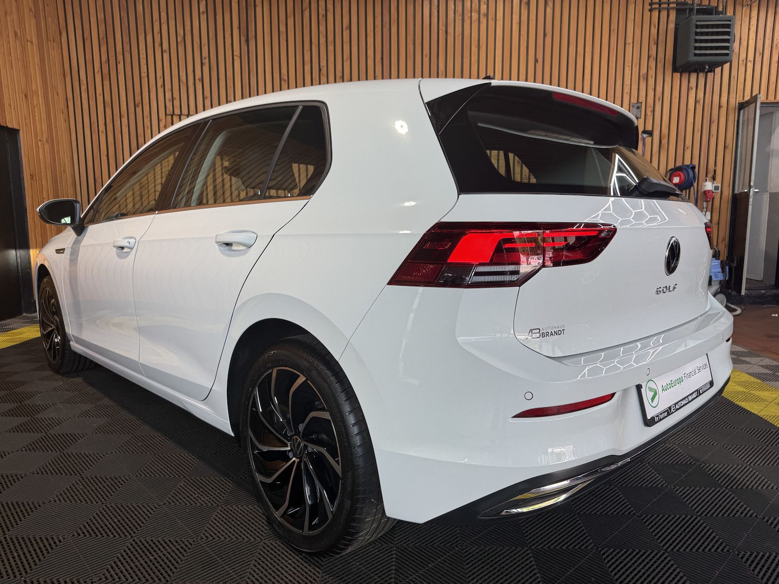 Fahrzeugabbildung Volkswagen Golf 2,0 TSI Style DSG *Navi*Kam*el.Sitz*LED*ACC