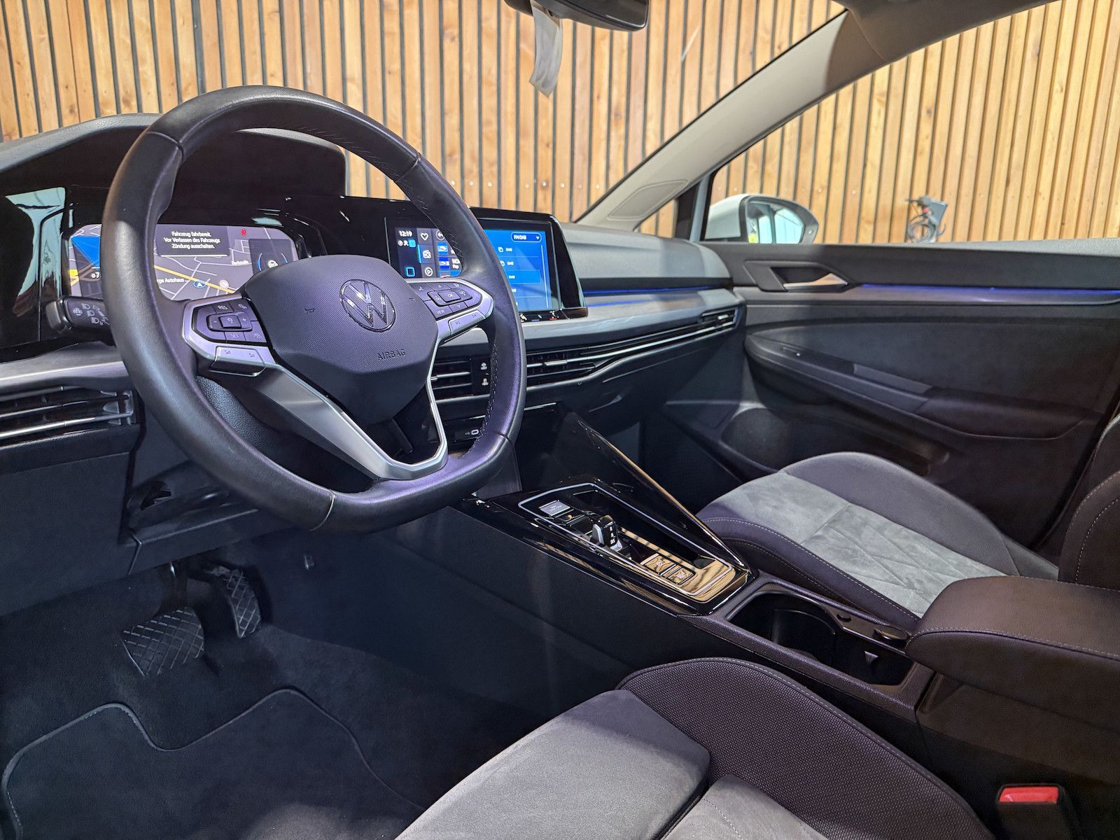 Fahrzeugabbildung Volkswagen Golf 2,0 TSI Style DSG *Navi*Kam*el.Sitz*LED*ACC