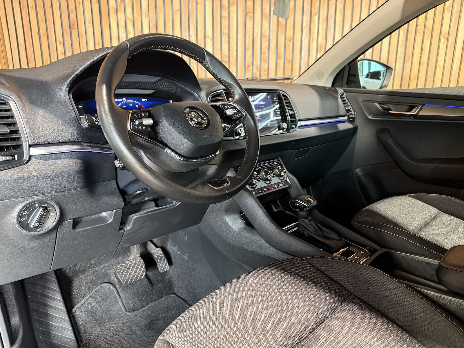 Fahrzeugabbildung SKODA Karoq 2,0 TDI 4x4 DSG *Navi*AHK*LED*Kam*Virtual*
