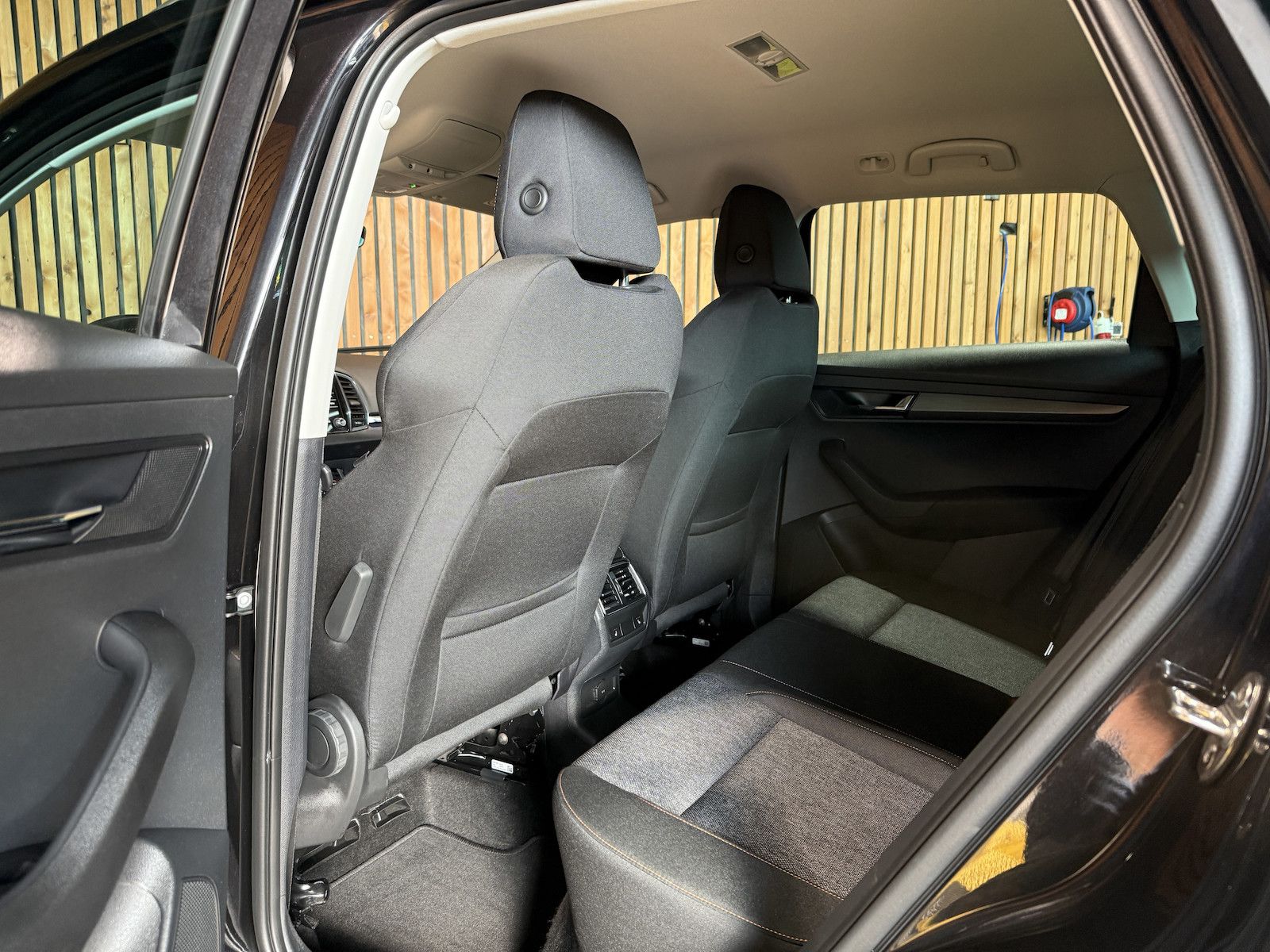Fahrzeugabbildung SKODA Karoq 2,0 TDI 4x4 DSG *Navi*AHK*LED*Kam*Virtual*