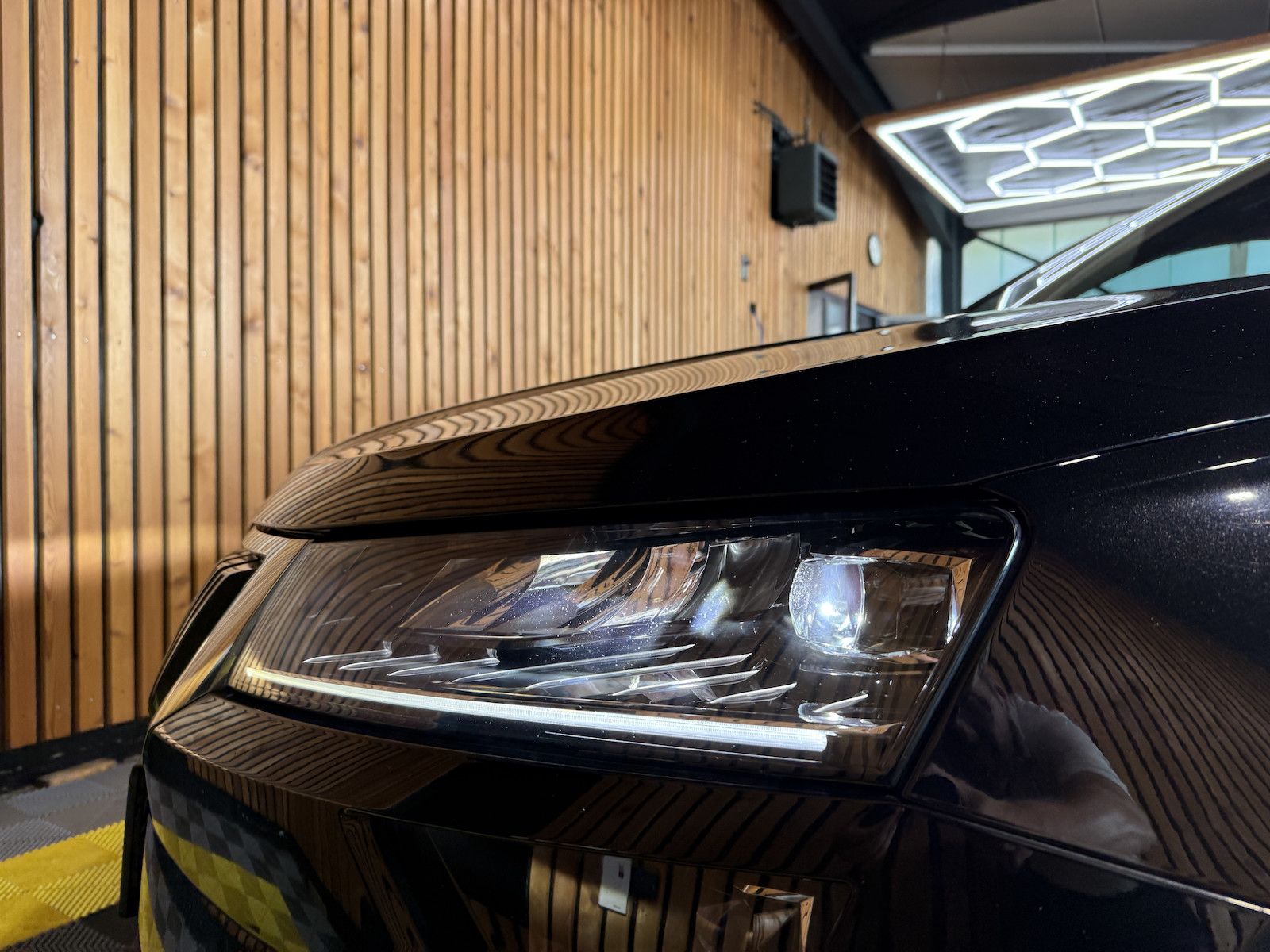 Fahrzeugabbildung SKODA Karoq 2,0 TDI 4x4 DSG *Navi*AHK*LED*Kam*Virtual*