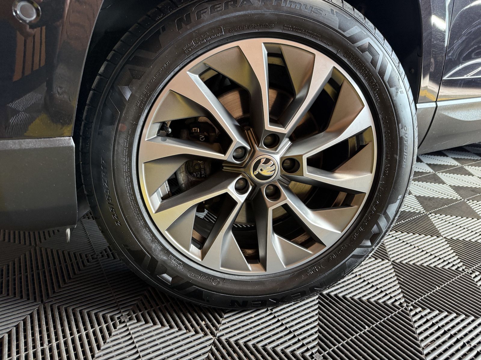 Fahrzeugabbildung SKODA Karoq 2,0 TDI 4x4 DSG *Navi*AHK*LED*Kam*Virtual*