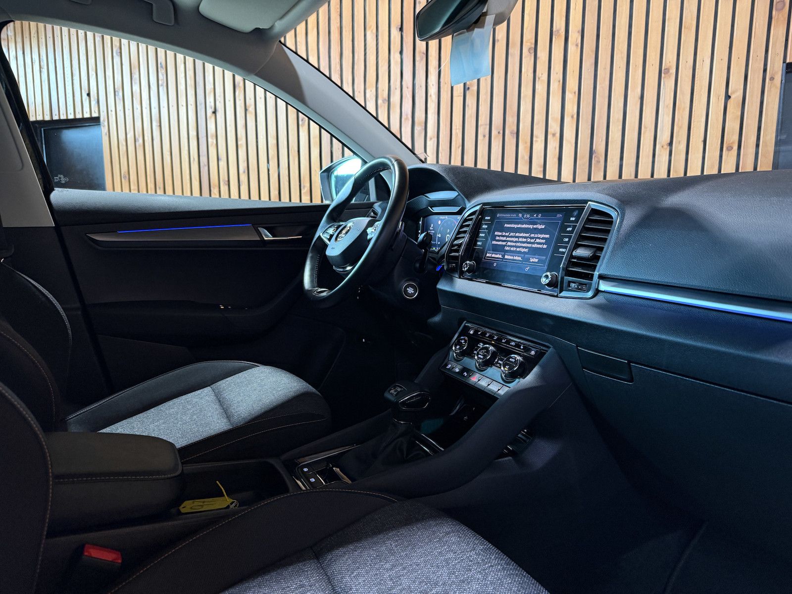 Fahrzeugabbildung SKODA Karoq 2,0 TDI 4x4 DSG *Navi*AHK*LED*Kam*Virtual*
