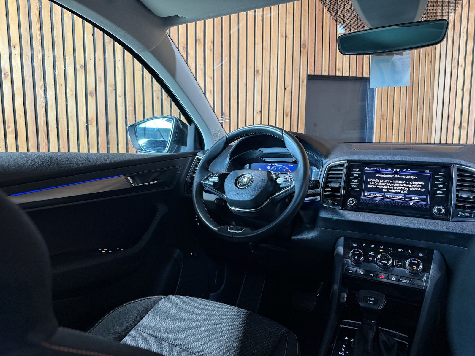 Fahrzeugabbildung SKODA Karoq 2,0 TDI 4x4 DSG *Navi*AHK*LED*Kam*Virtual*