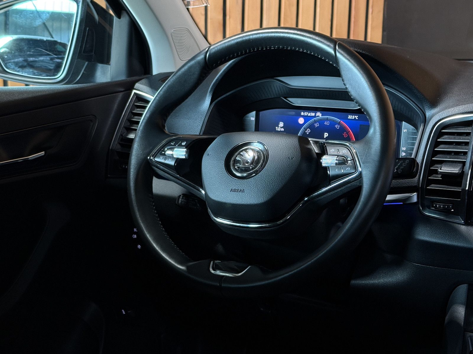 Fahrzeugabbildung SKODA Karoq 2,0 TDI 4x4 DSG *Navi*AHK*LED*Kam*Virtual*