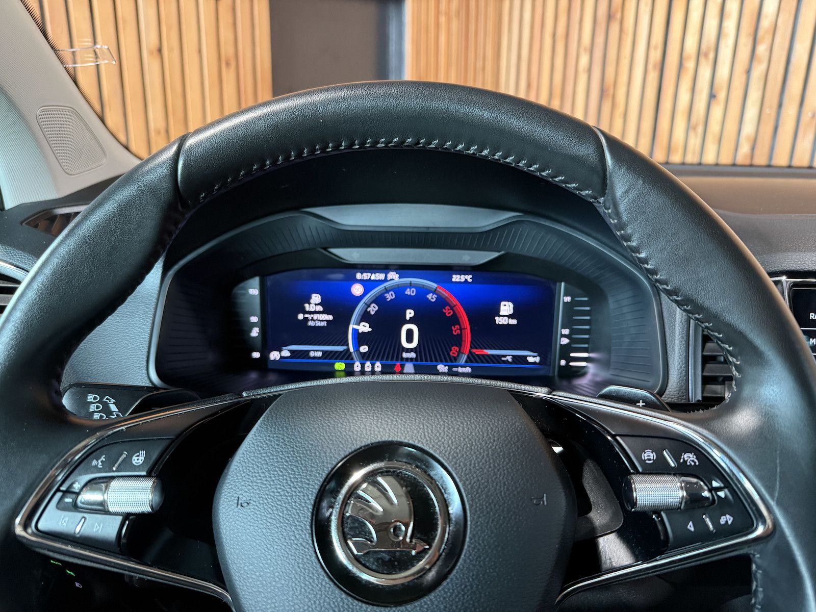 Fahrzeugabbildung SKODA Karoq 2,0 TDI 4x4 DSG *Navi*AHK*LED*Kam*Virtual*
