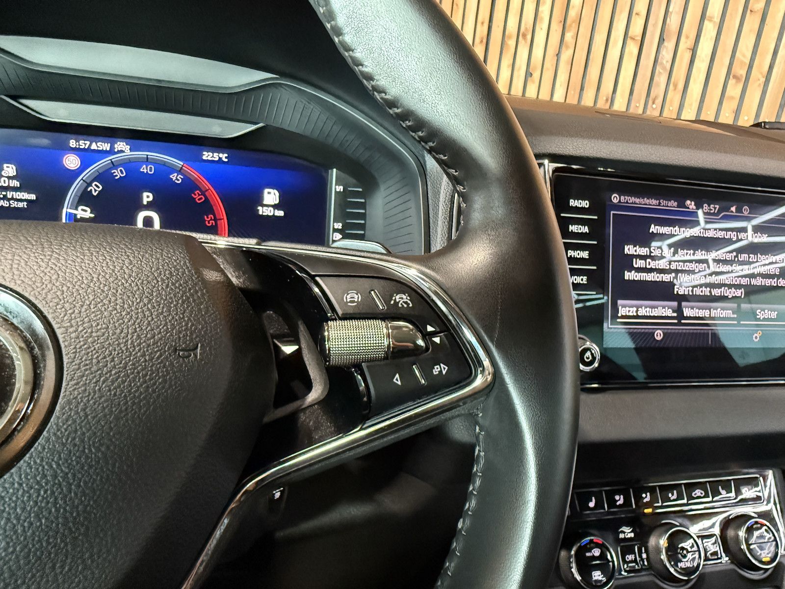 Fahrzeugabbildung SKODA Karoq 2,0 TDI 4x4 DSG *Navi*AHK*LED*Kam*Virtual*