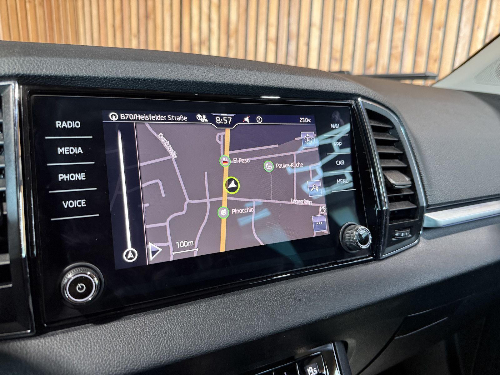 Fahrzeugabbildung SKODA Karoq 2,0 TDI 4x4 DSG *Navi*AHK*LED*Kam*Virtual*