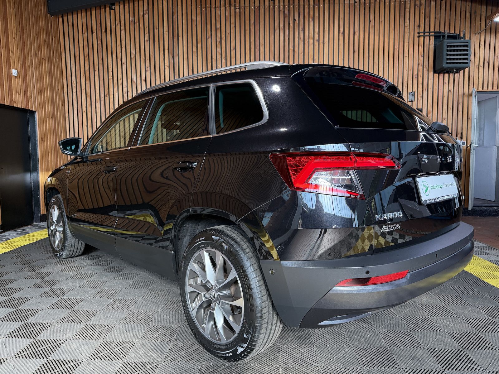 Fahrzeugabbildung SKODA Karoq 2,0 TDI 4x4 DSG *Navi*AHK*LED*Kam*Virtual*
