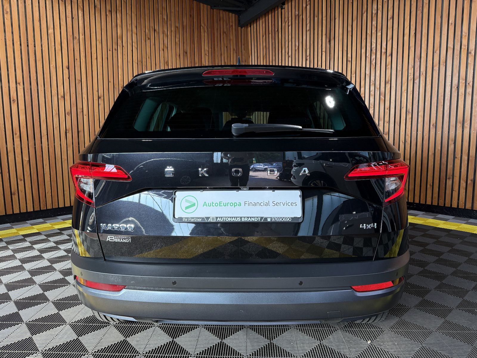 Fahrzeugabbildung SKODA Karoq 2,0 TDI 4x4 DSG *Navi*AHK*LED*Kam*Virtual*