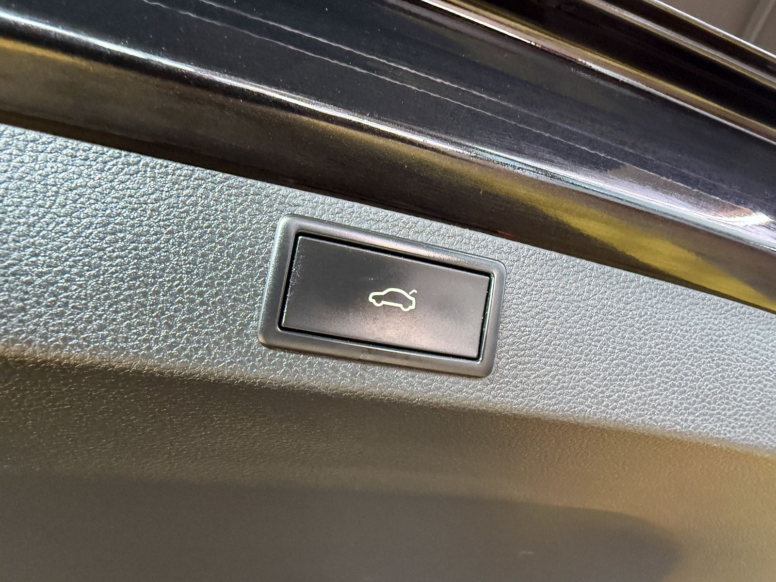 Fahrzeugabbildung SKODA Karoq 2,0 TDI 4x4 DSG *Navi*AHK*LED*Kam*Virtual*