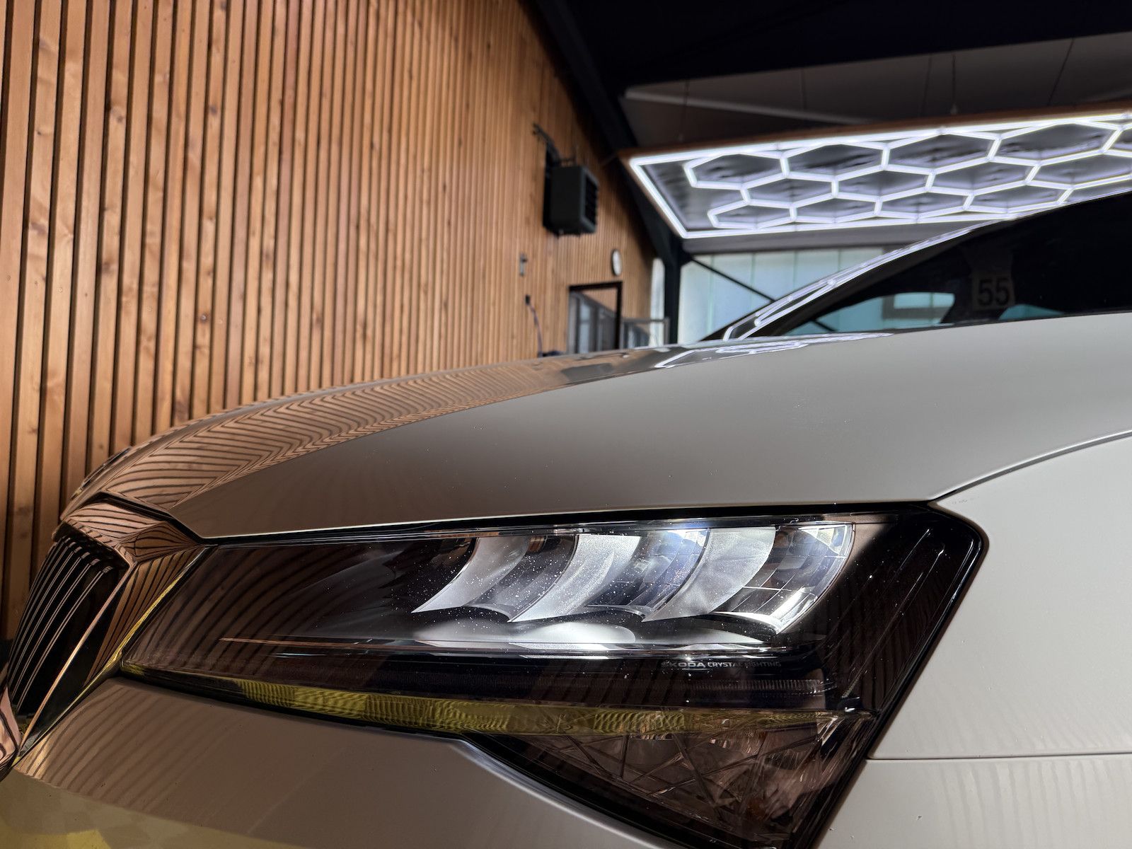 Fahrzeugabbildung SKODA Superb Combi 2,0TDI DSG Navi*ACC*Virtual*AHK*Kam