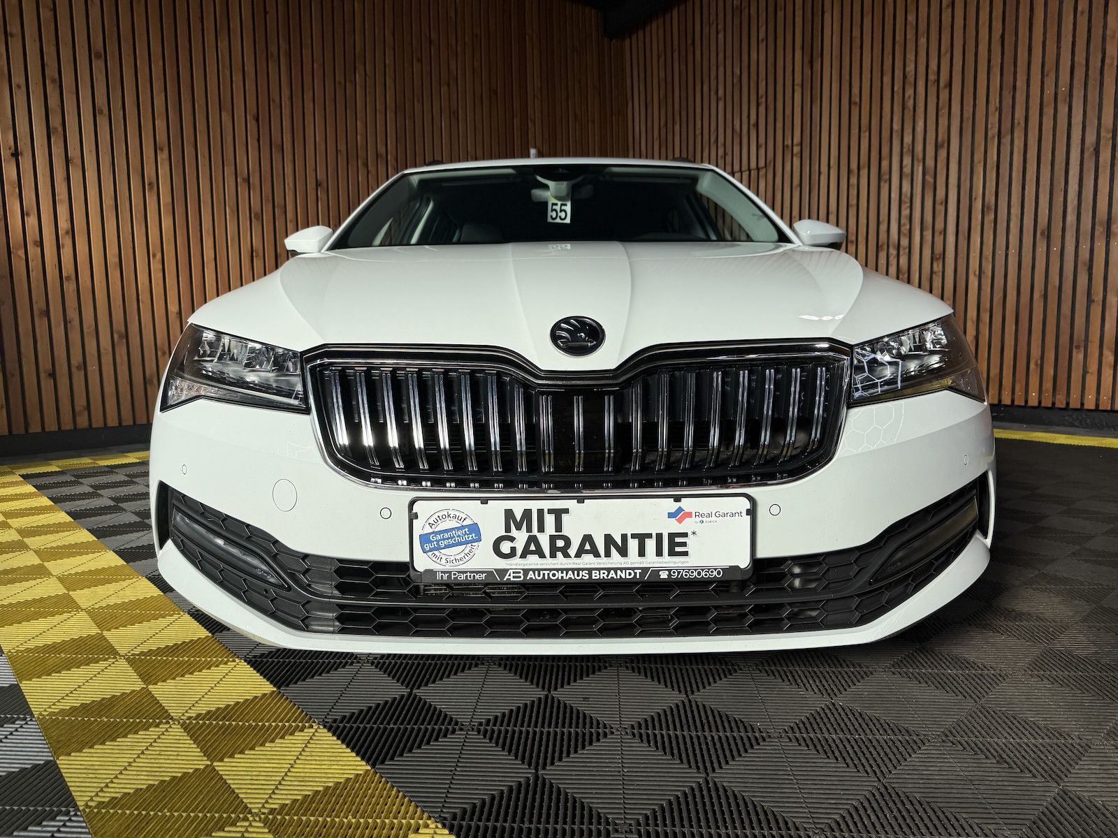 Fahrzeugabbildung SKODA Superb Combi 2,0TDI DSG Navi*ACC*Virtual*AHK*Kam
