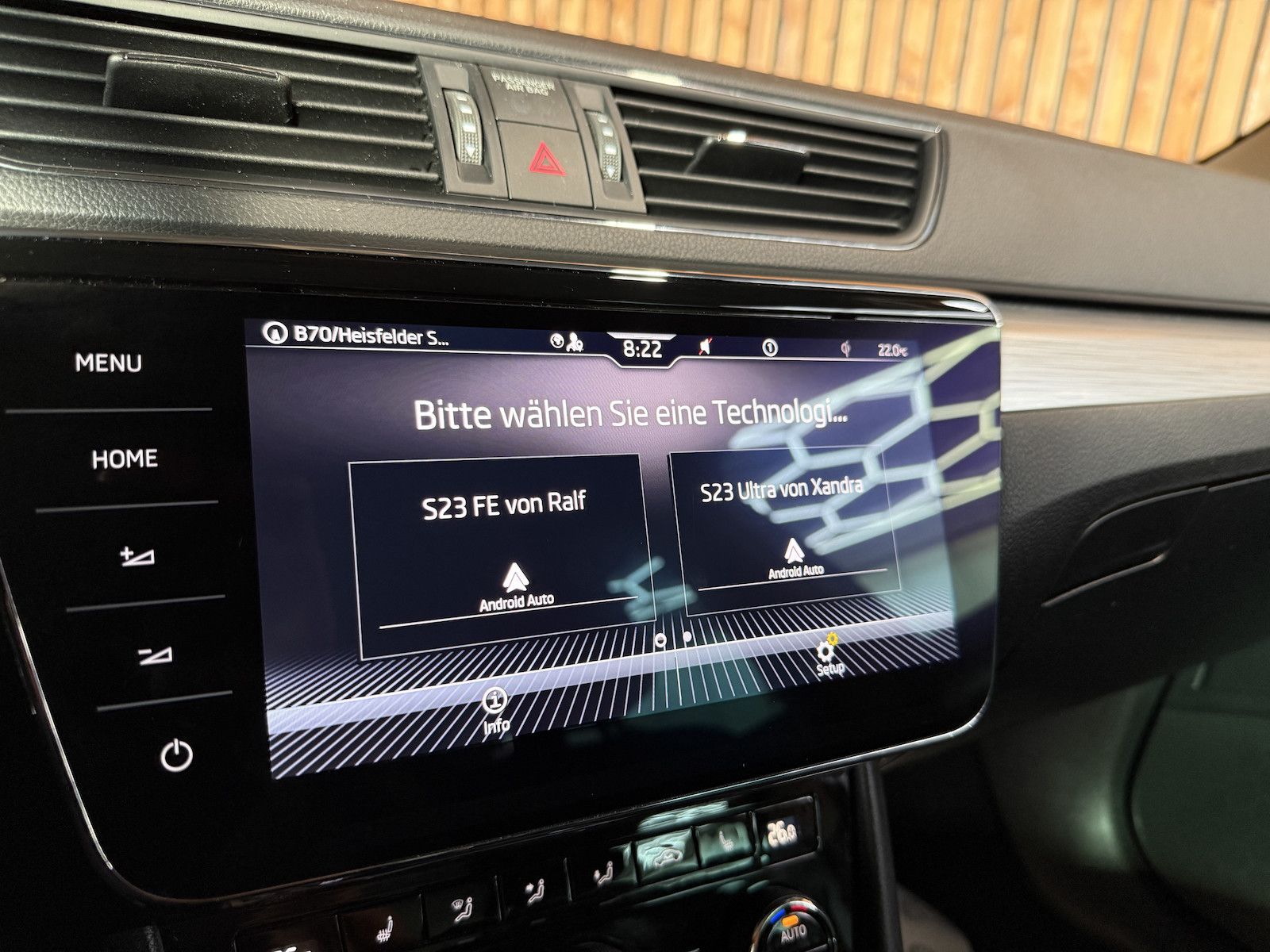 Fahrzeugabbildung SKODA Superb Combi 2,0TDI DSG Navi*ACC*Virtual*AHK*Kam