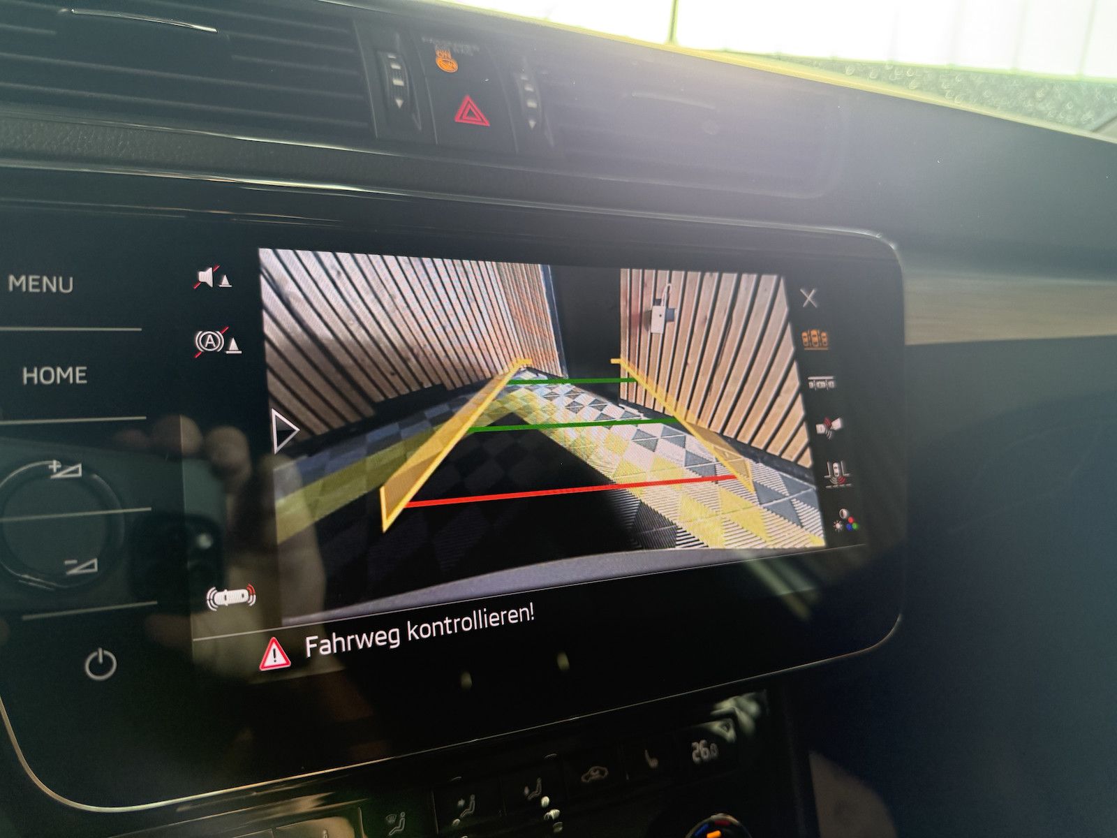 Fahrzeugabbildung SKODA Superb Combi 2,0TDI DSG Navi*ACC*Virtual*AHK*Kam