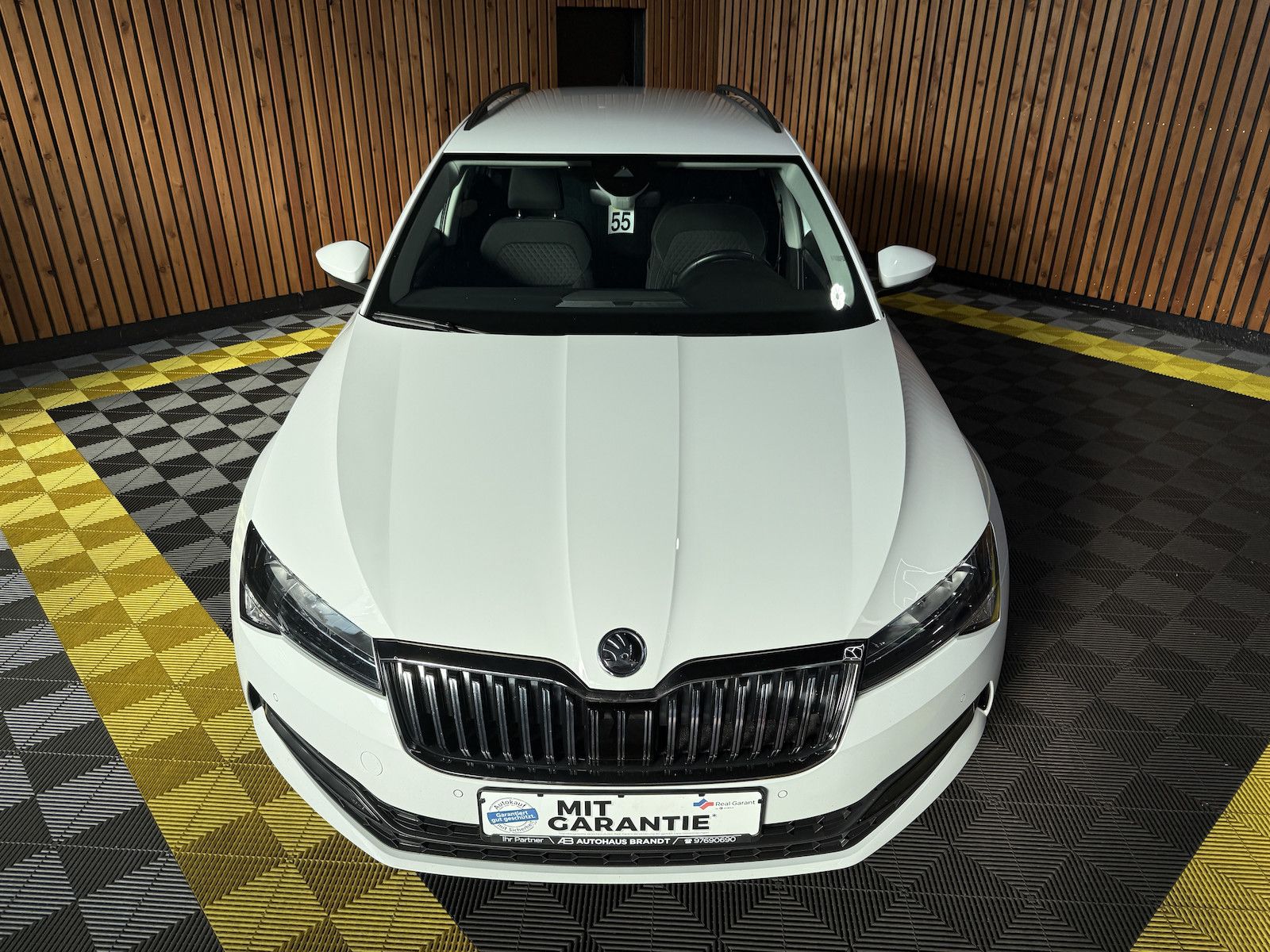Fahrzeugabbildung SKODA Superb Combi 2,0TDI DSG Navi*ACC*Virtual*AHK*Kam