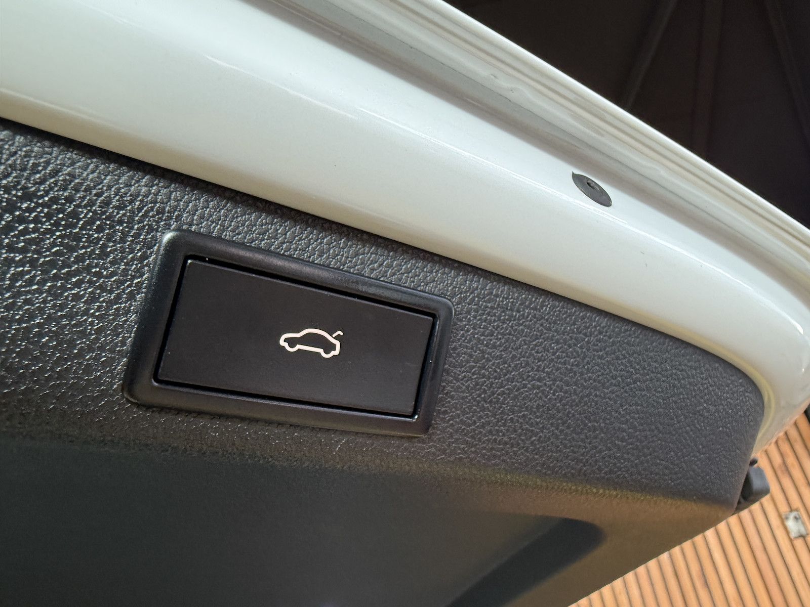 Fahrzeugabbildung SKODA Superb Combi 2,0TDI DSG Navi*ACC*Virtual*AHK*Kam