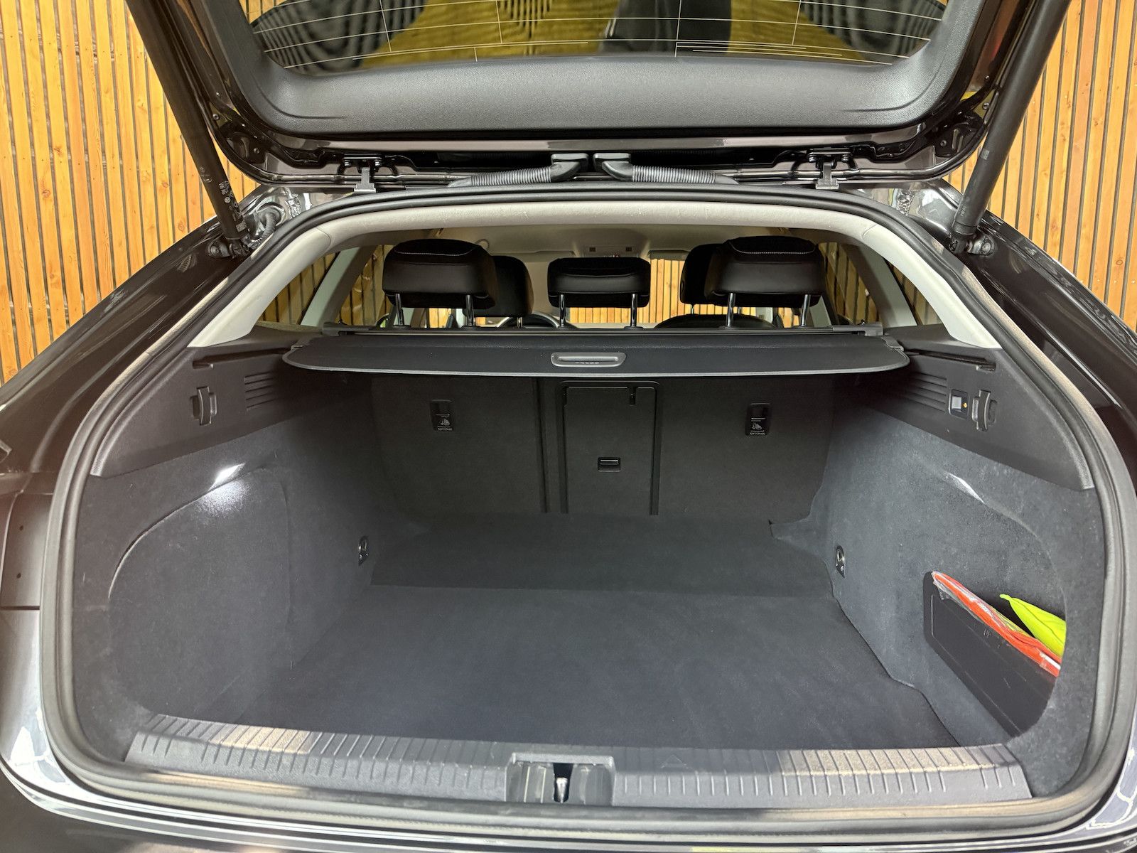 Fahrzeugabbildung Volkswagen Arteon SB. TDI *Navi*Virtual*Kam*AHK*StanHz*Keyl