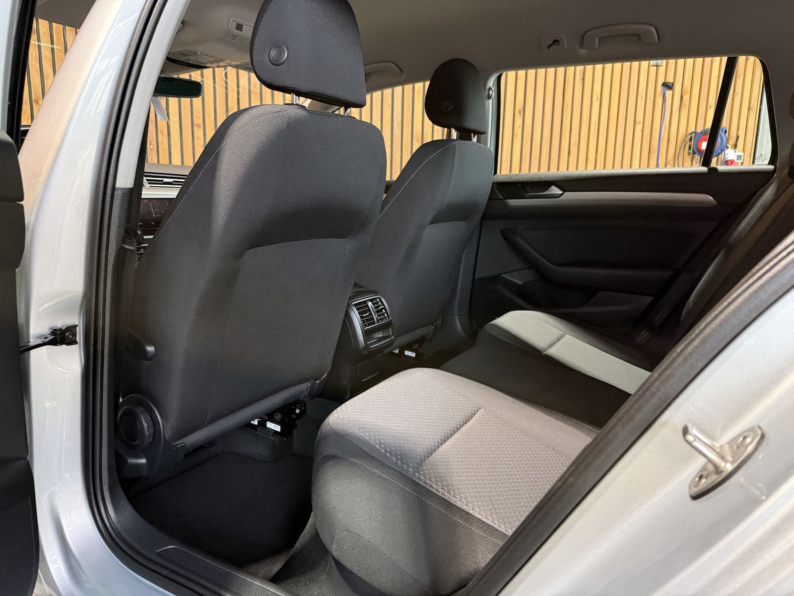 Fahrzeugabbildung Volkswagen Passat Variant 2,0 TDI DSG *Navi*LED*Kam*ACC*AHK