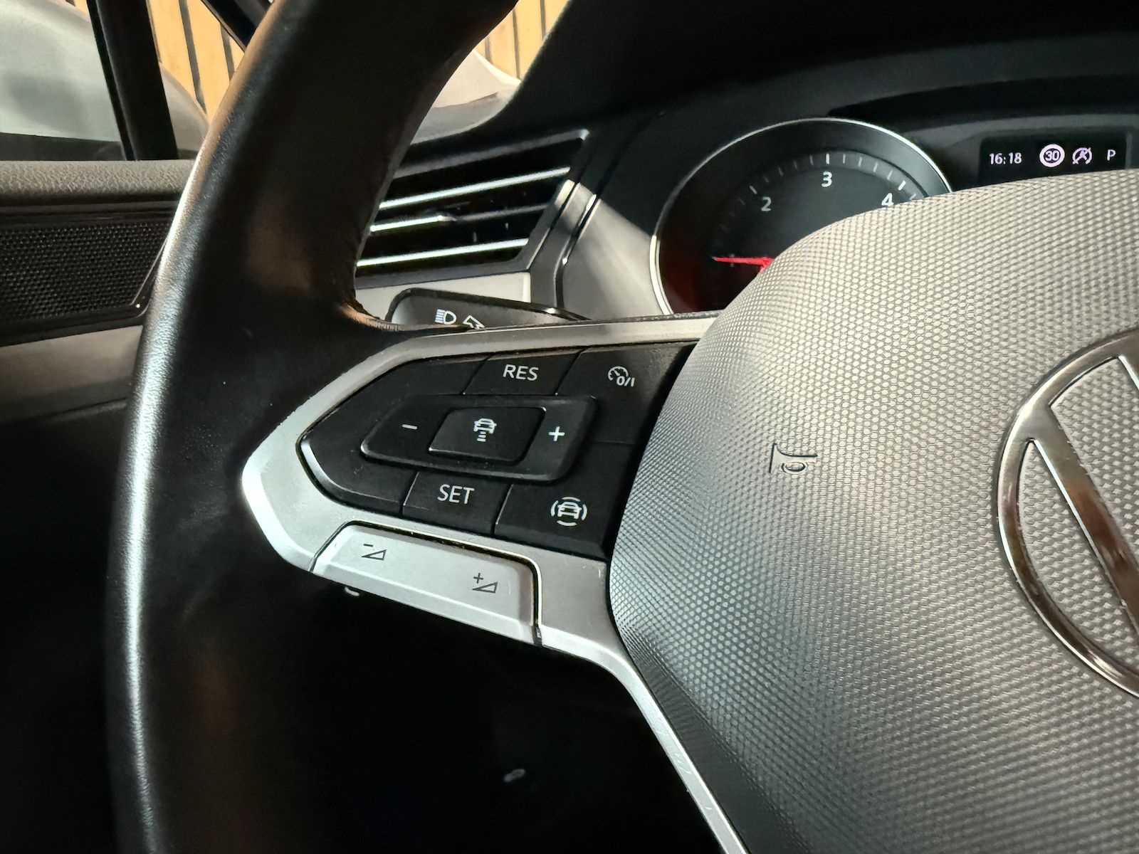 Fahrzeugabbildung Volkswagen Passat Variant 2,0 TDI DSG *Navi*LED*Kam*ACC*AHK