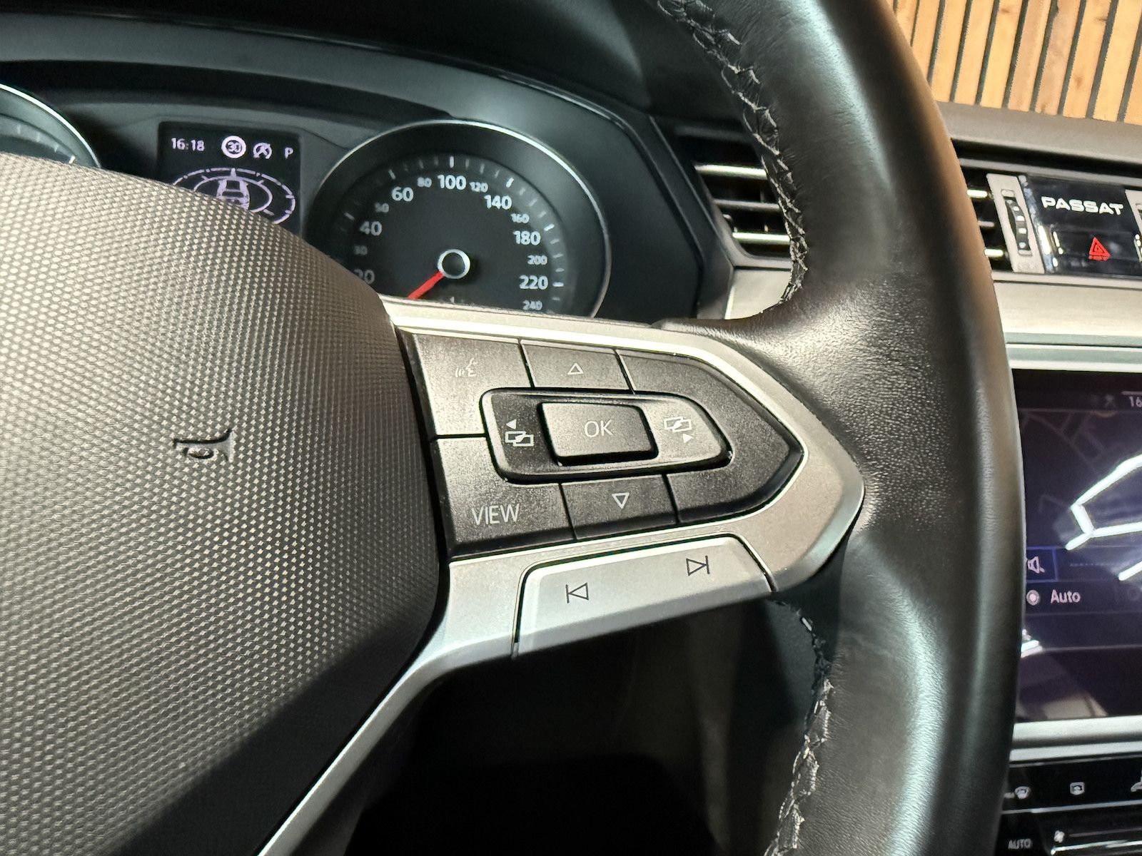 Fahrzeugabbildung Volkswagen Passat Variant 2,0 TDI DSG *Navi*LED*Kam*ACC*AHK