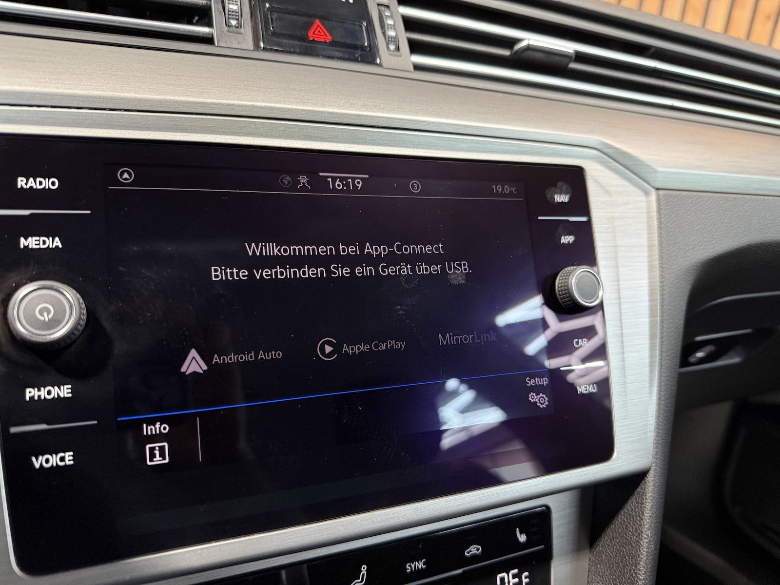 Fahrzeugabbildung Volkswagen Passat Variant 2,0 TDI DSG *Navi*LED*Kam*ACC*AHK