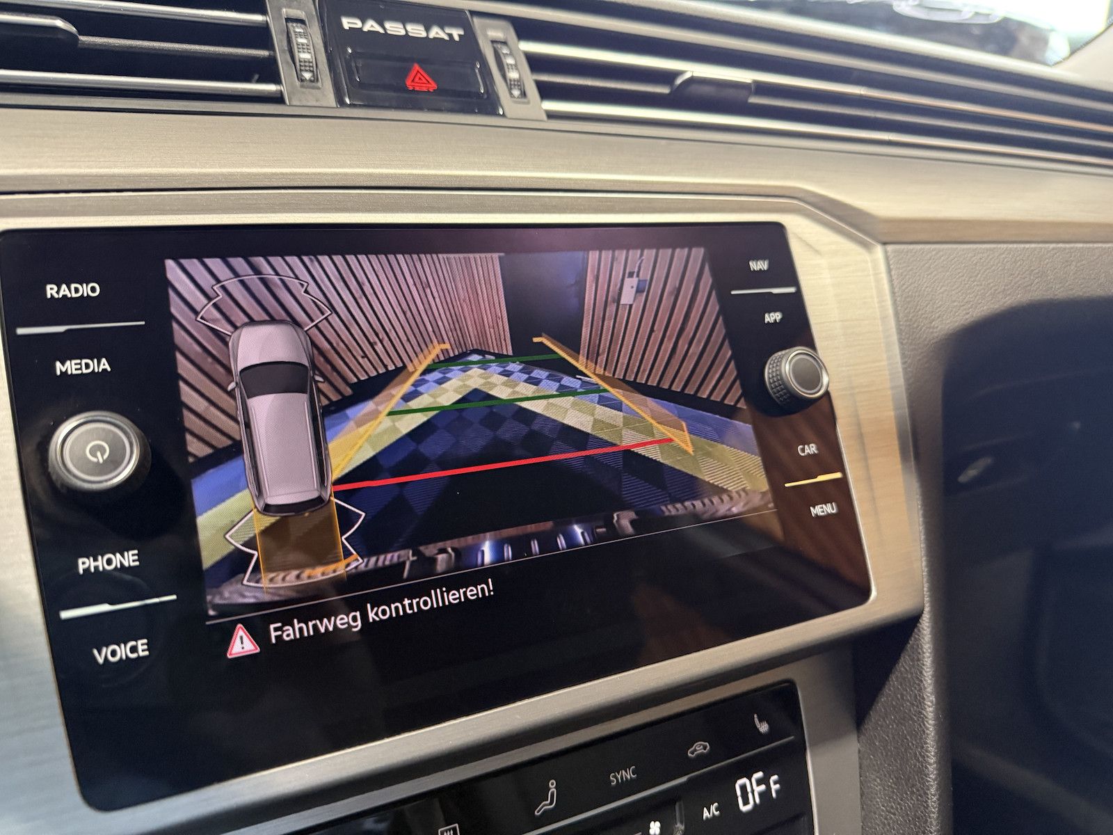 Fahrzeugabbildung Volkswagen Passat Variant 2,0 TDI DSG *Navi*LED*Kam*ACC*AHK