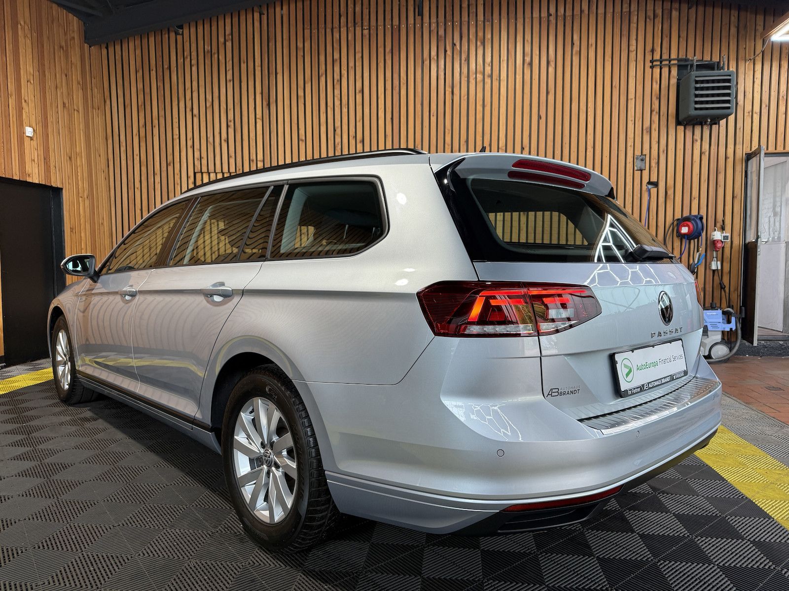 Fahrzeugabbildung Volkswagen Passat Variant 2,0 TDI DSG *Navi*LED*Kam*ACC*AHK