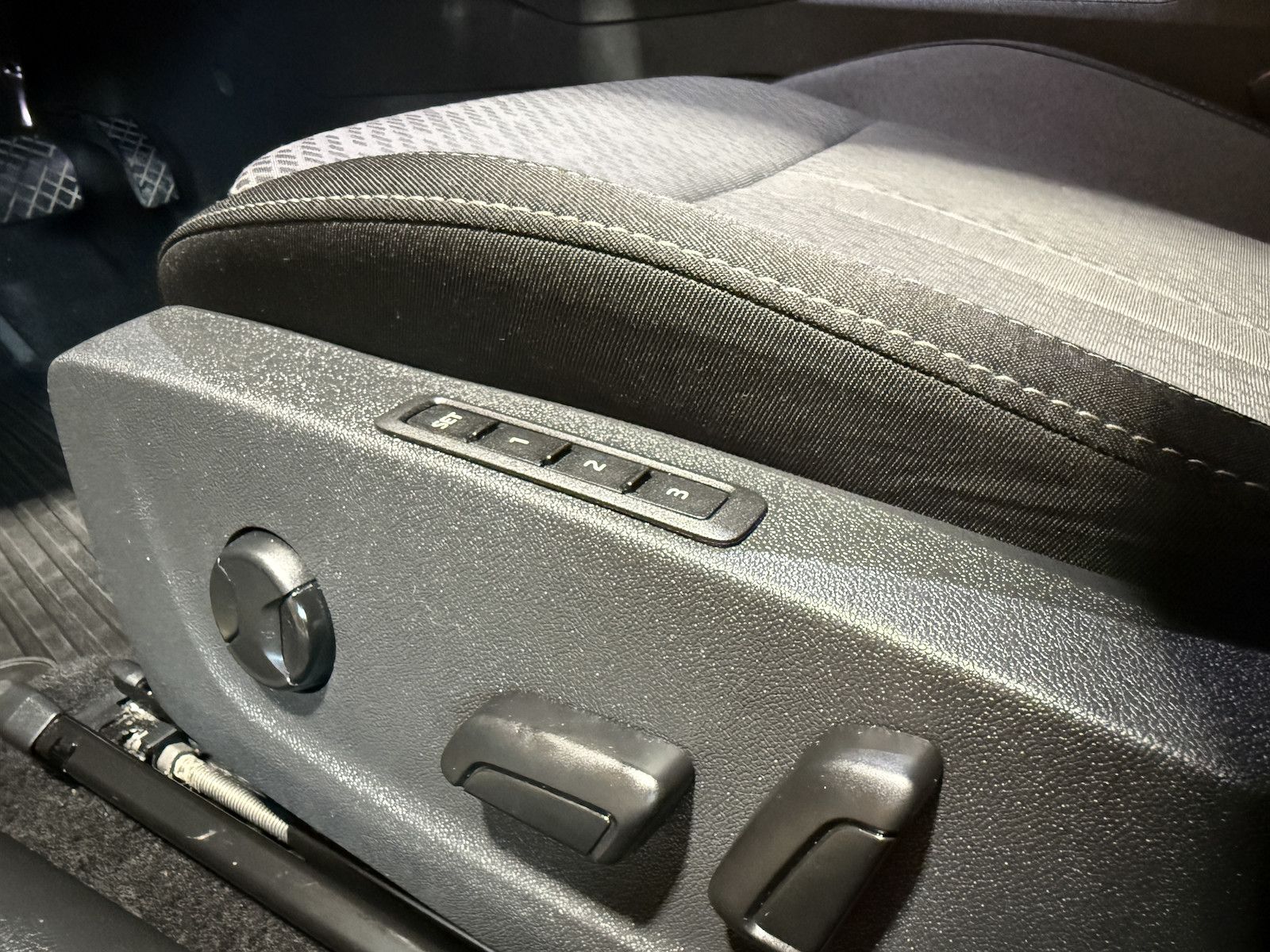 Fahrzeugabbildung SKODA Octavia Combi 2,0TDI Style DSG Navi*LED*Head*AHK