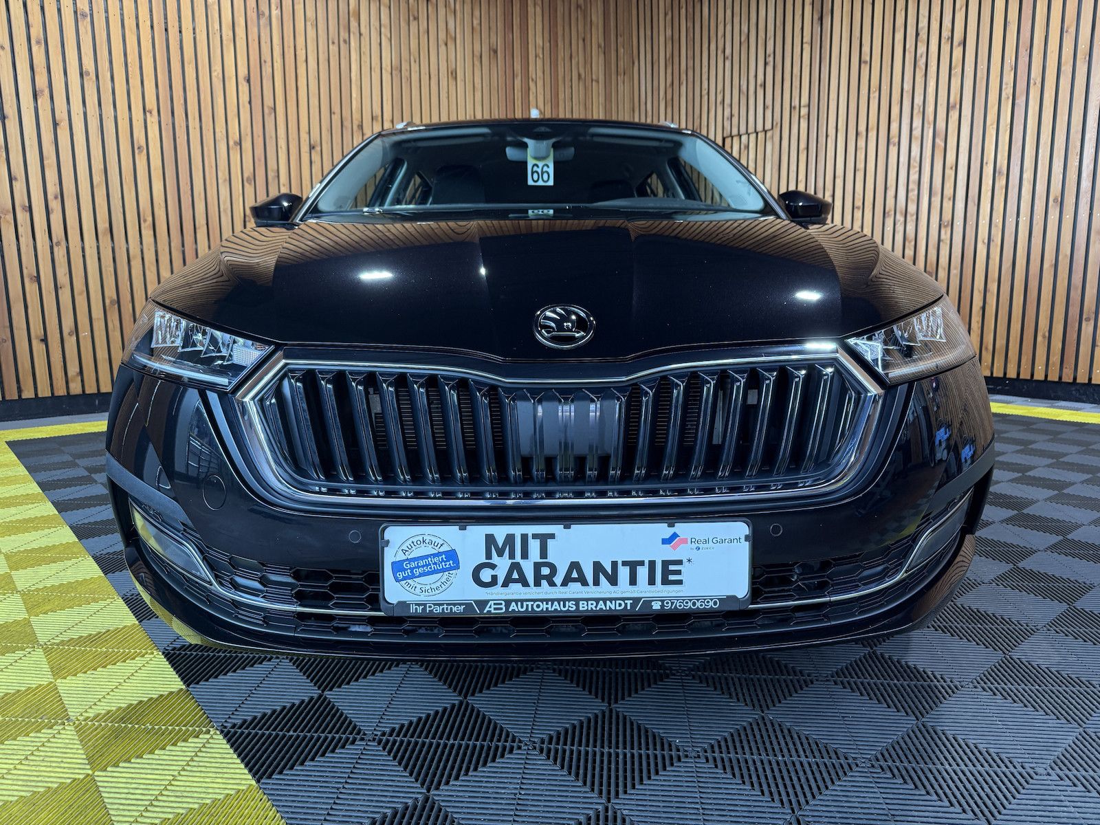 Fahrzeugabbildung SKODA Octavia Combi 2,0TDI Style DSG Navi*LED*Head*AHK