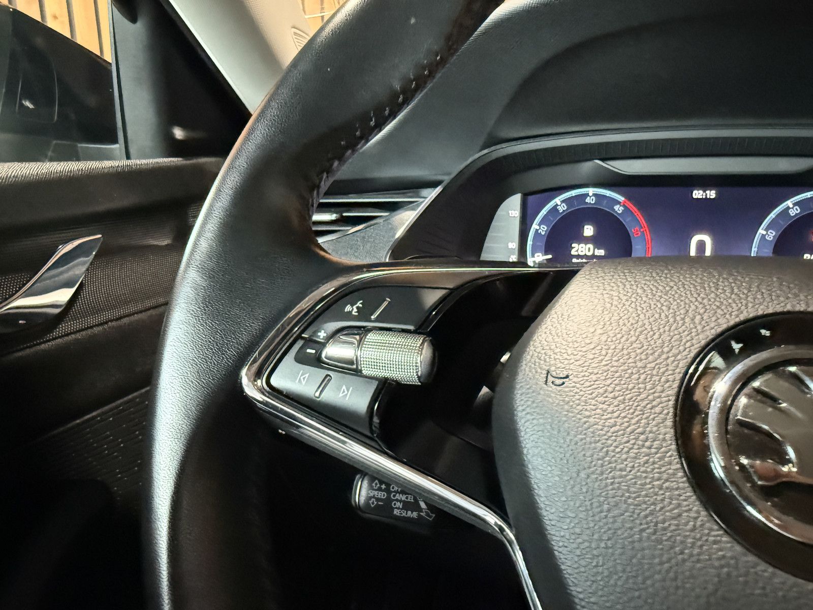 Fahrzeugabbildung SKODA Octavia Combi 2,0TDI Style DSG Navi*LED*Head*AHK
