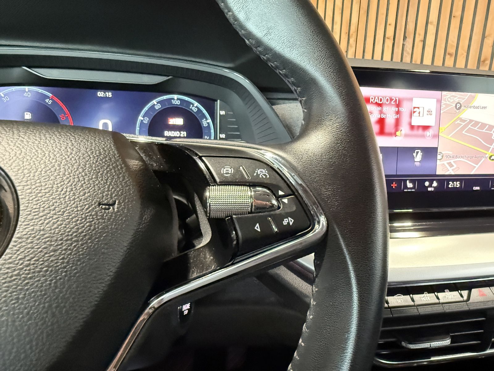 Fahrzeugabbildung SKODA Octavia Combi 2,0TDI Style DSG Navi*LED*Head*AHK