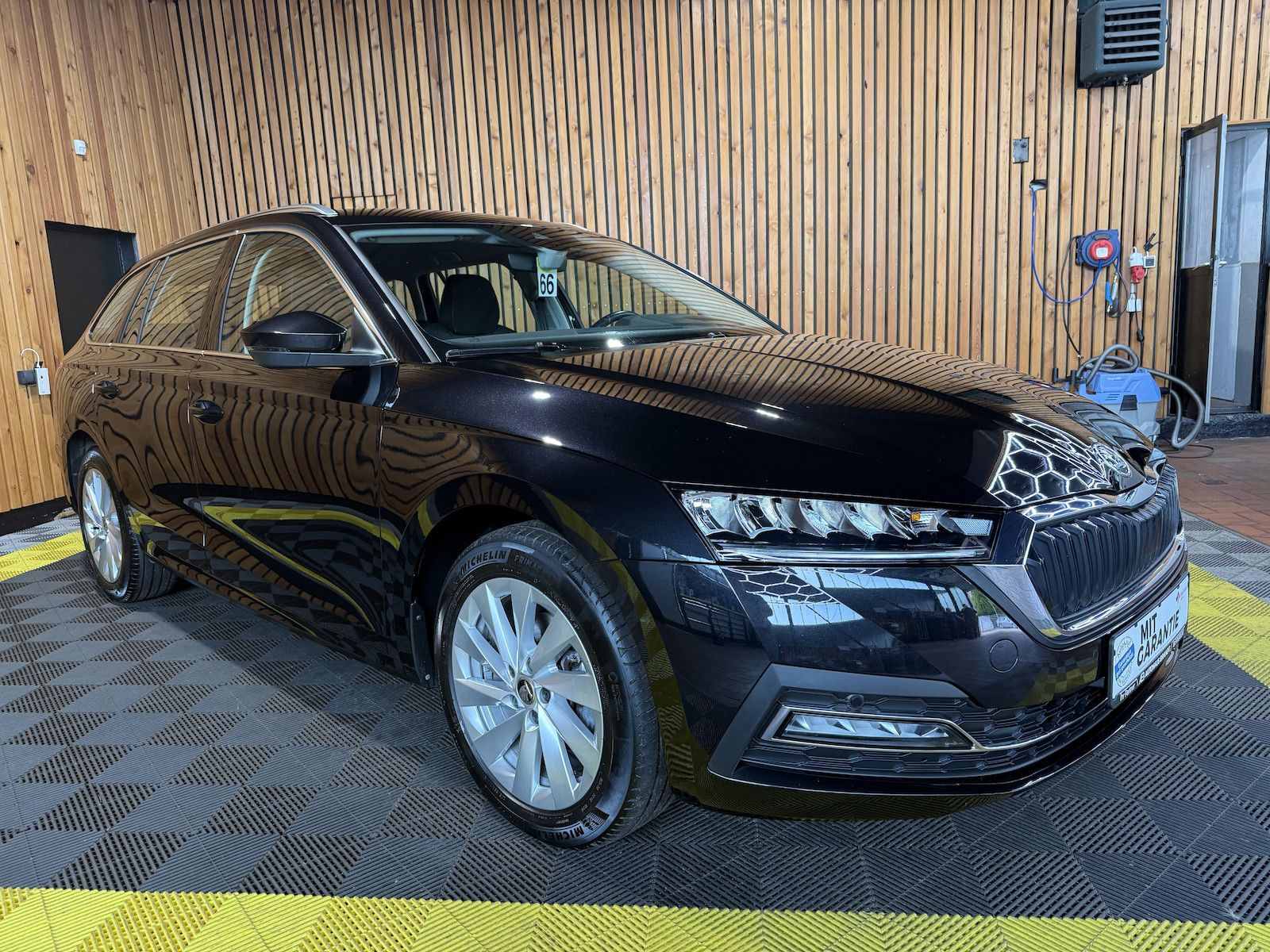 Fahrzeugabbildung SKODA Octavia Combi 2,0TDI Style DSG Navi*LED*Head*AHK