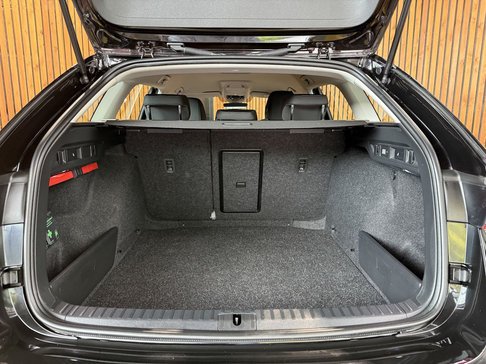 Fahrzeugabbildung SKODA Octavia Combi 2,0TDI Style DSG Navi*LED*Head*AHK