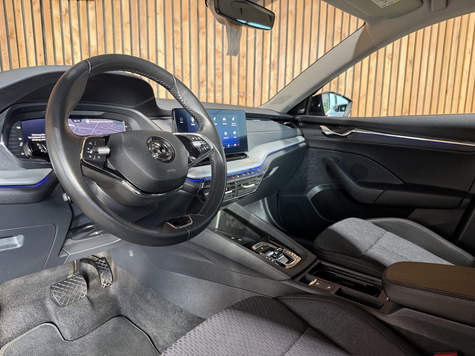 Fahrzeugabbildung SKODA Octavia Combi 2,0TDI Style DSG Navi*LED*Head*AHK