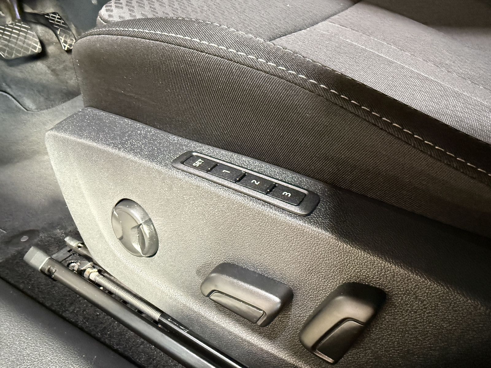 Fahrzeugabbildung SKODA Octavia Combi 2,0TDI Style DSG Navi*LED*Head*AHK