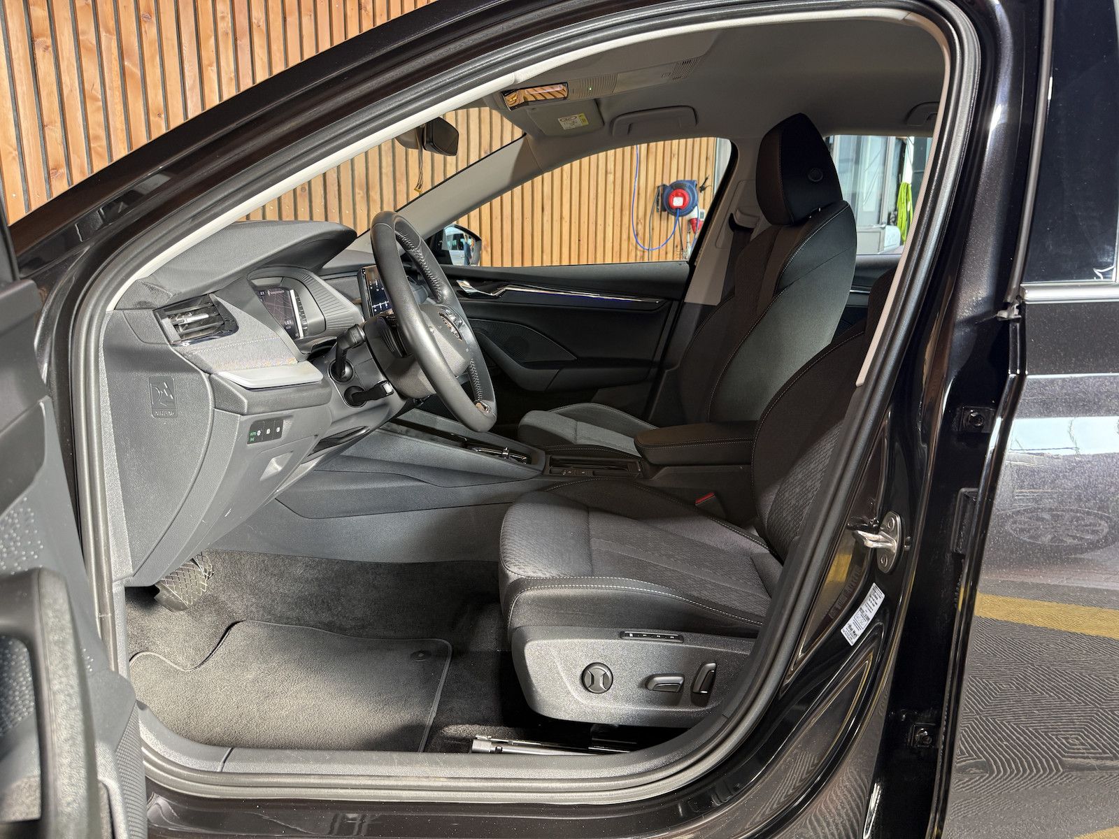 Fahrzeugabbildung SKODA Octavia Combi 2,0TDI Style DSG Navi*LED*Head*AHK