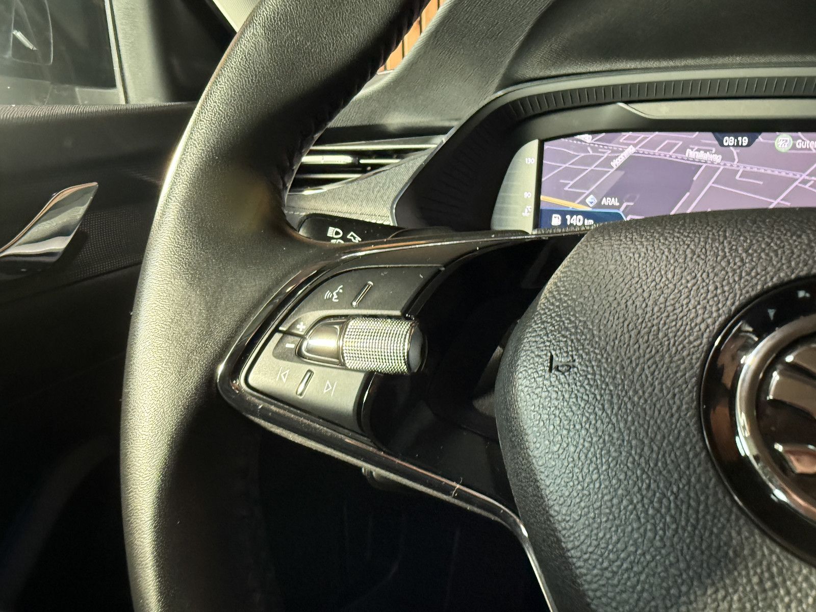 Fahrzeugabbildung SKODA Octavia Combi 2,0TDI Style DSG Navi*LED*Head*AHK