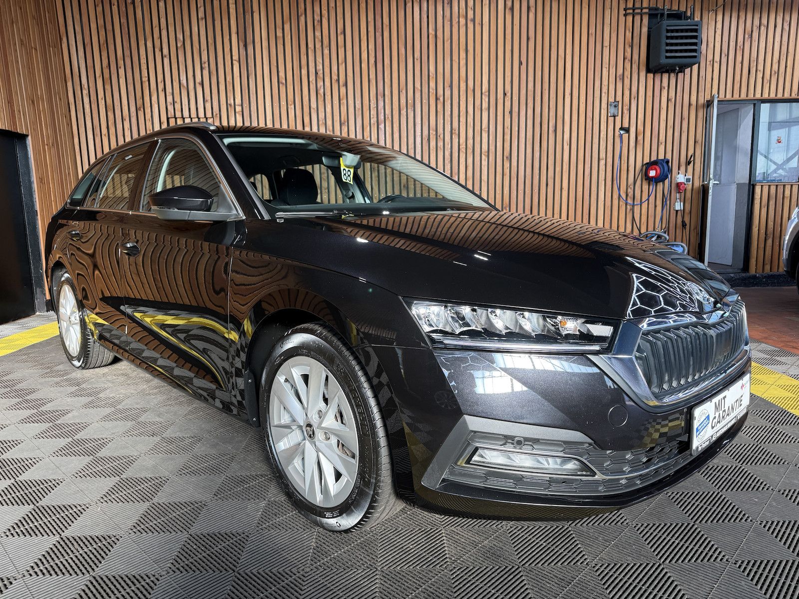 Fahrzeugabbildung SKODA Octavia Combi 2,0TDI Style DSG Navi*LED*Head*AHK