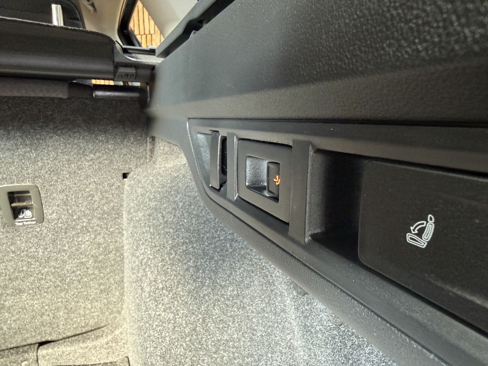 Fahrzeugabbildung SKODA Octavia Combi 2,0TDI Style DSG Navi*LED*Head*AHK