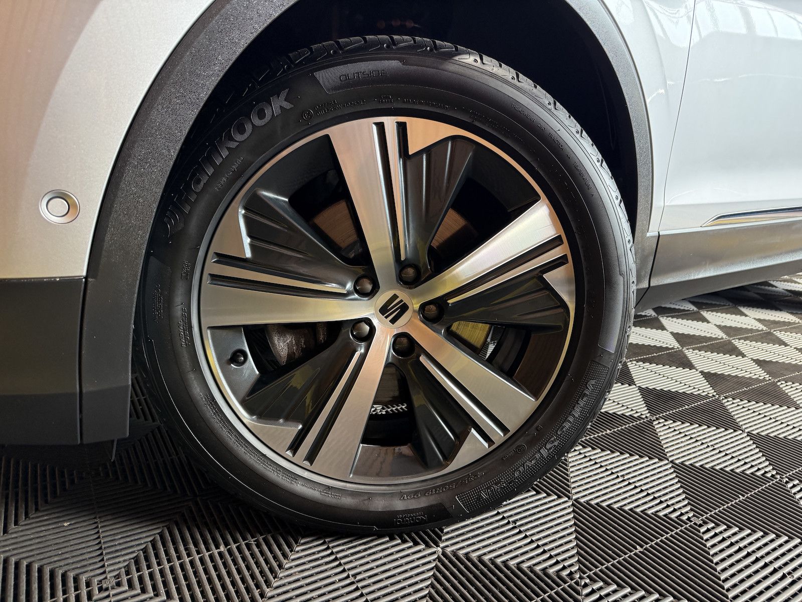 Fahrzeugabbildung SEAT Tarraco e-Hybrid Xperience DSG *Navi*LED*Kam*AHK