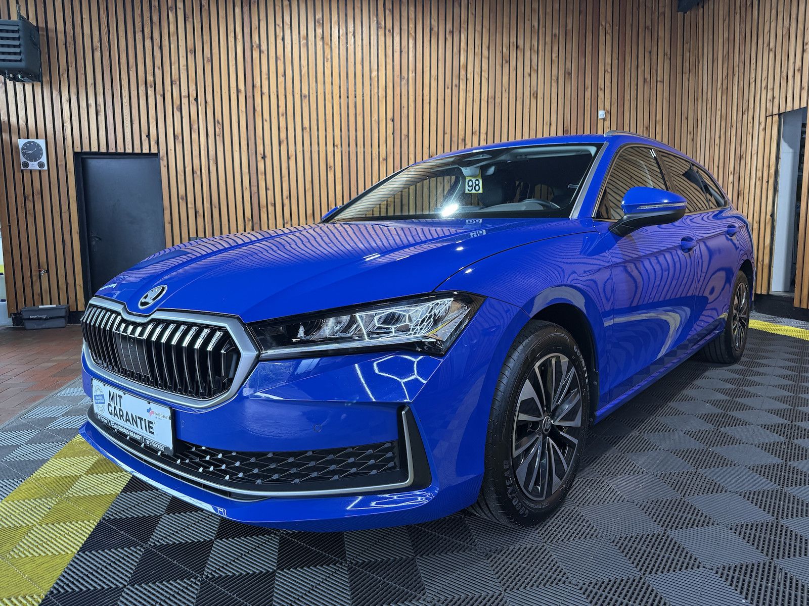 SKODA Superb Combi 1,5 eTSI DSG n.Modell *Navi*Kam*LED