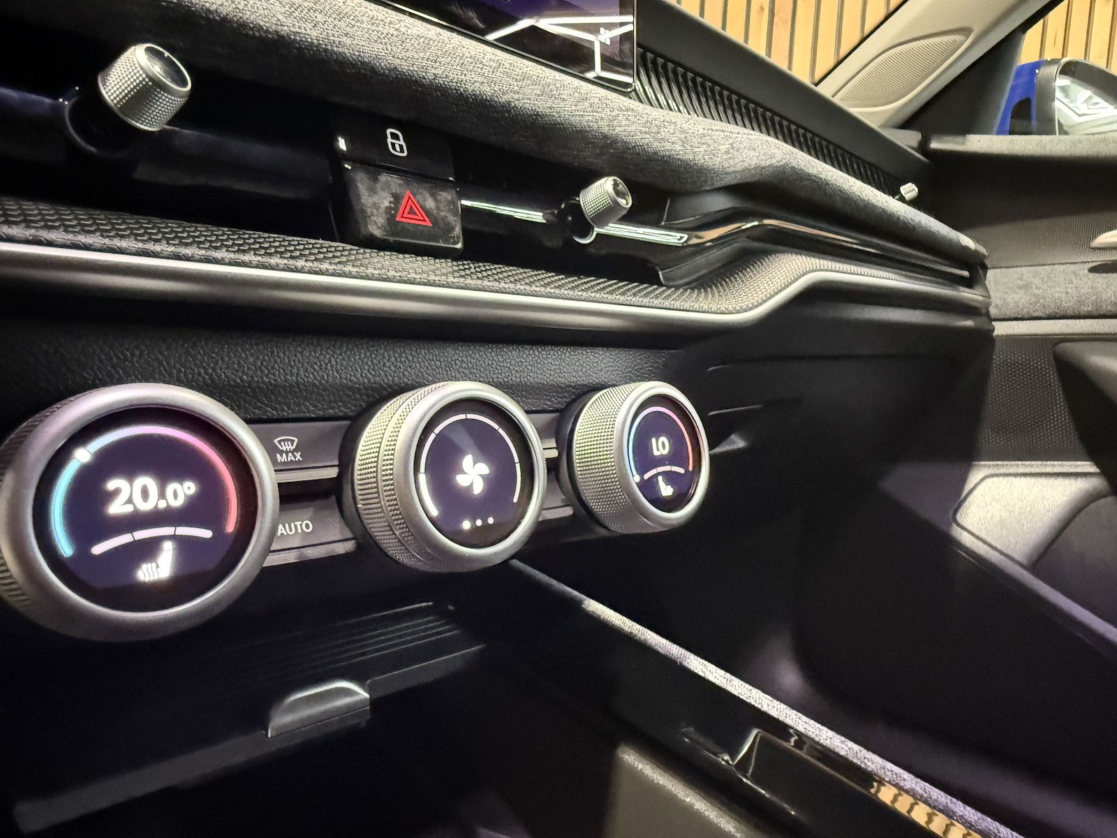 Fahrzeugabbildung SKODA Superb Combi 1,5 eTSI DSG n.Modell *Navi*Kam*LED