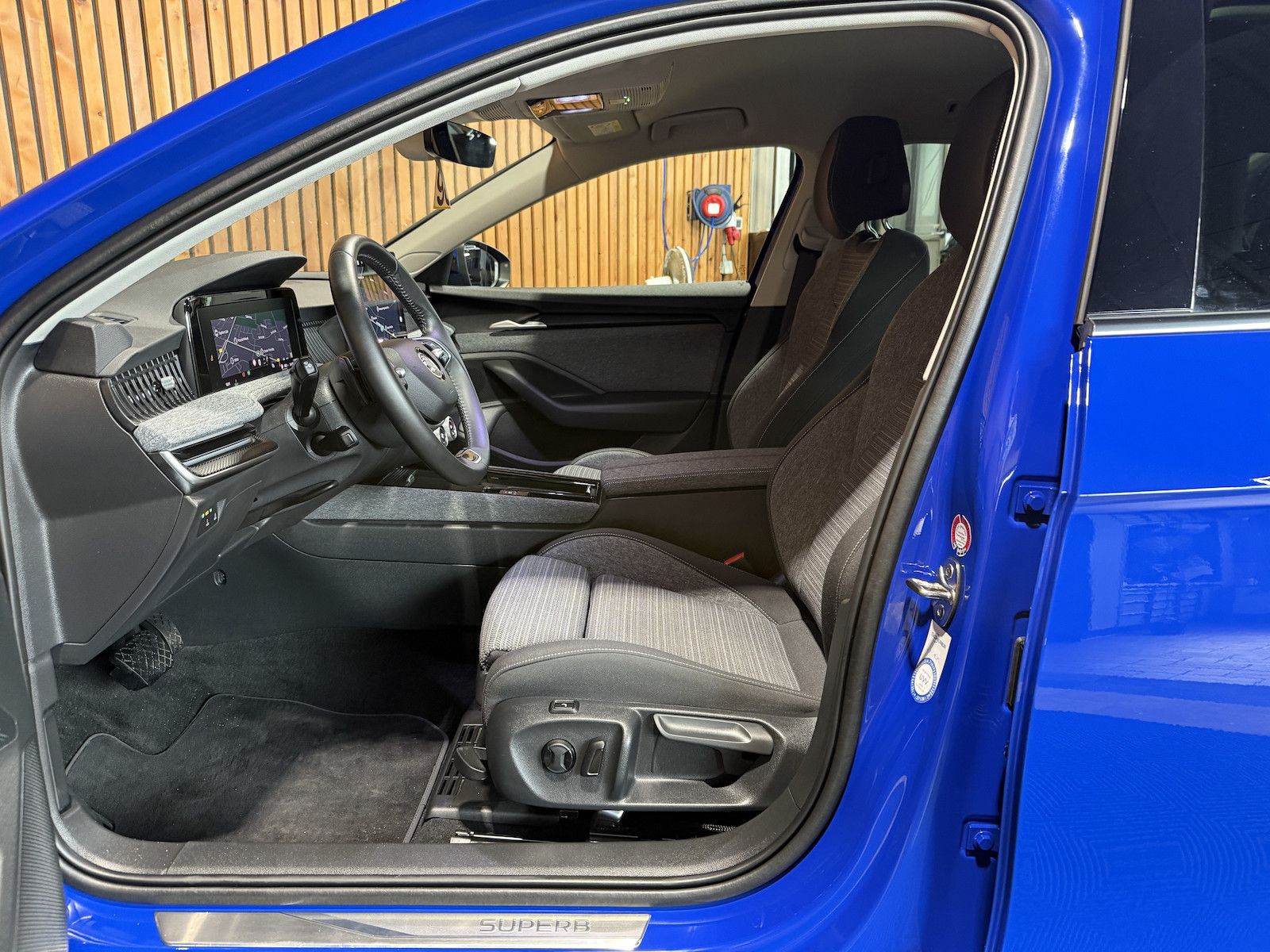 Fahrzeugabbildung SKODA Superb Combi 1,5 eTSI DSG n.Modell *Navi*Kam*LED