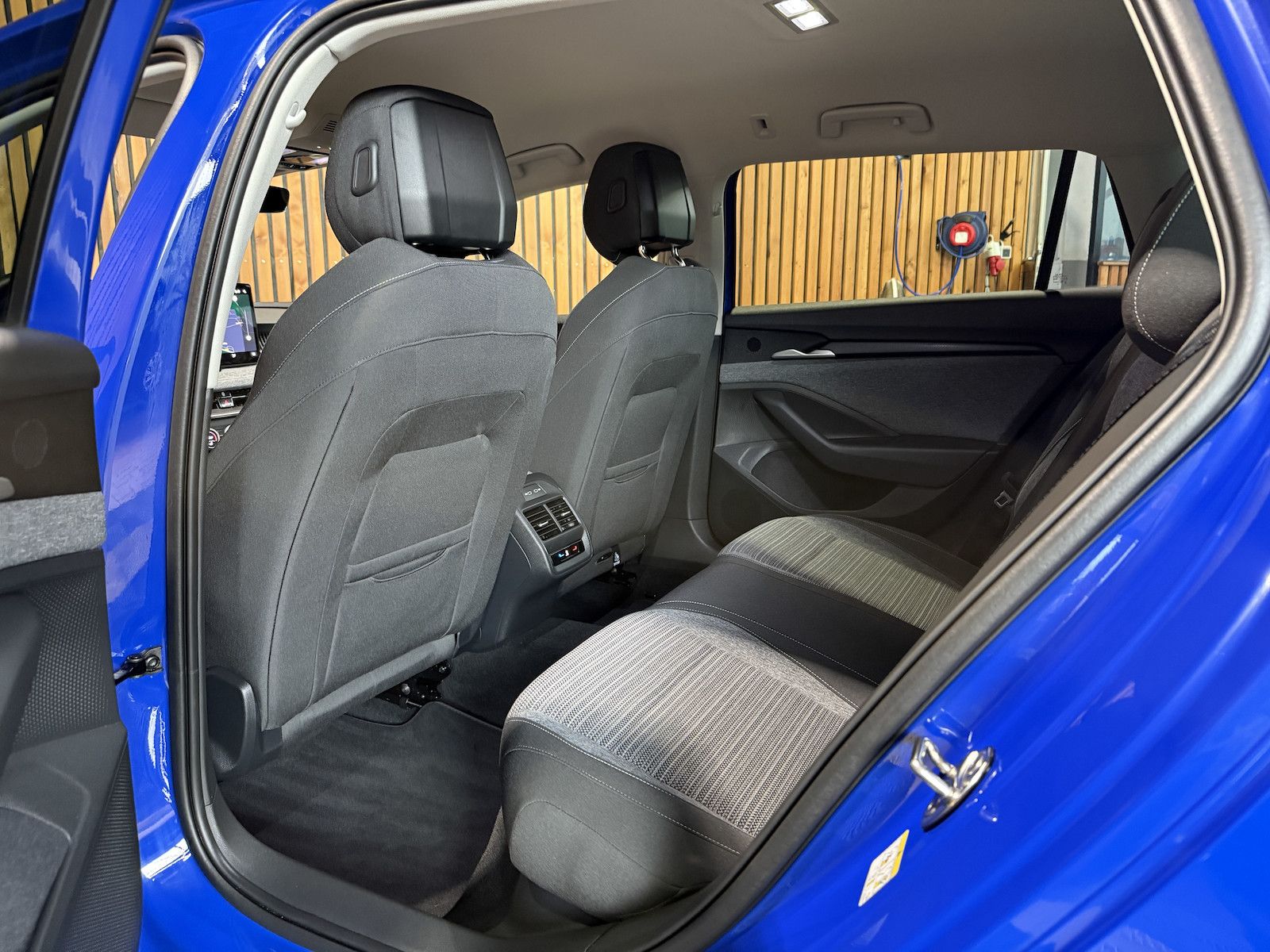 Fahrzeugabbildung SKODA Superb Combi 1,5 eTSI DSG n.Modell *Navi*Kam*LED