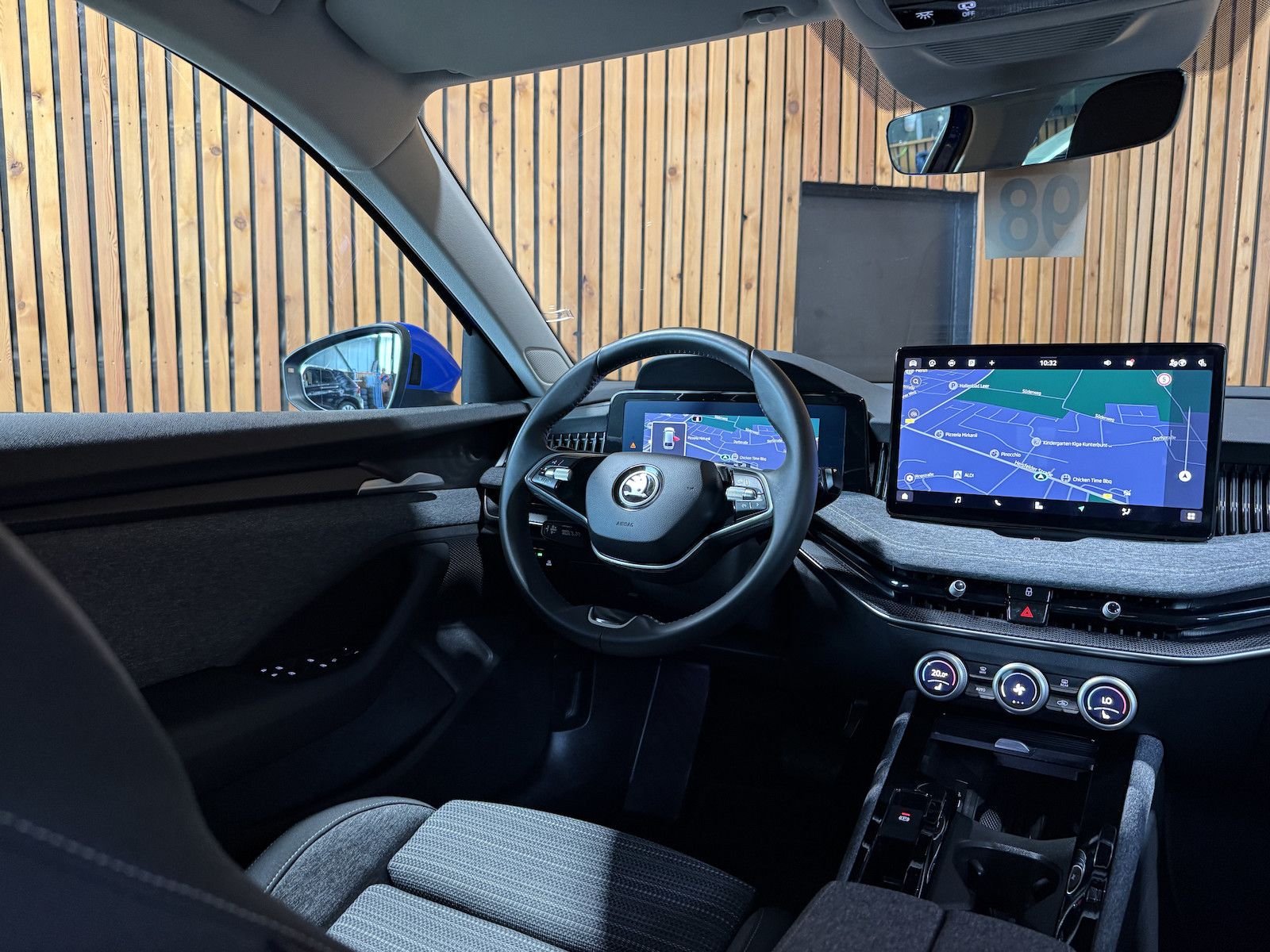 Fahrzeugabbildung SKODA Superb Combi 1,5 eTSI DSG n.Modell *Navi*Kam*LED