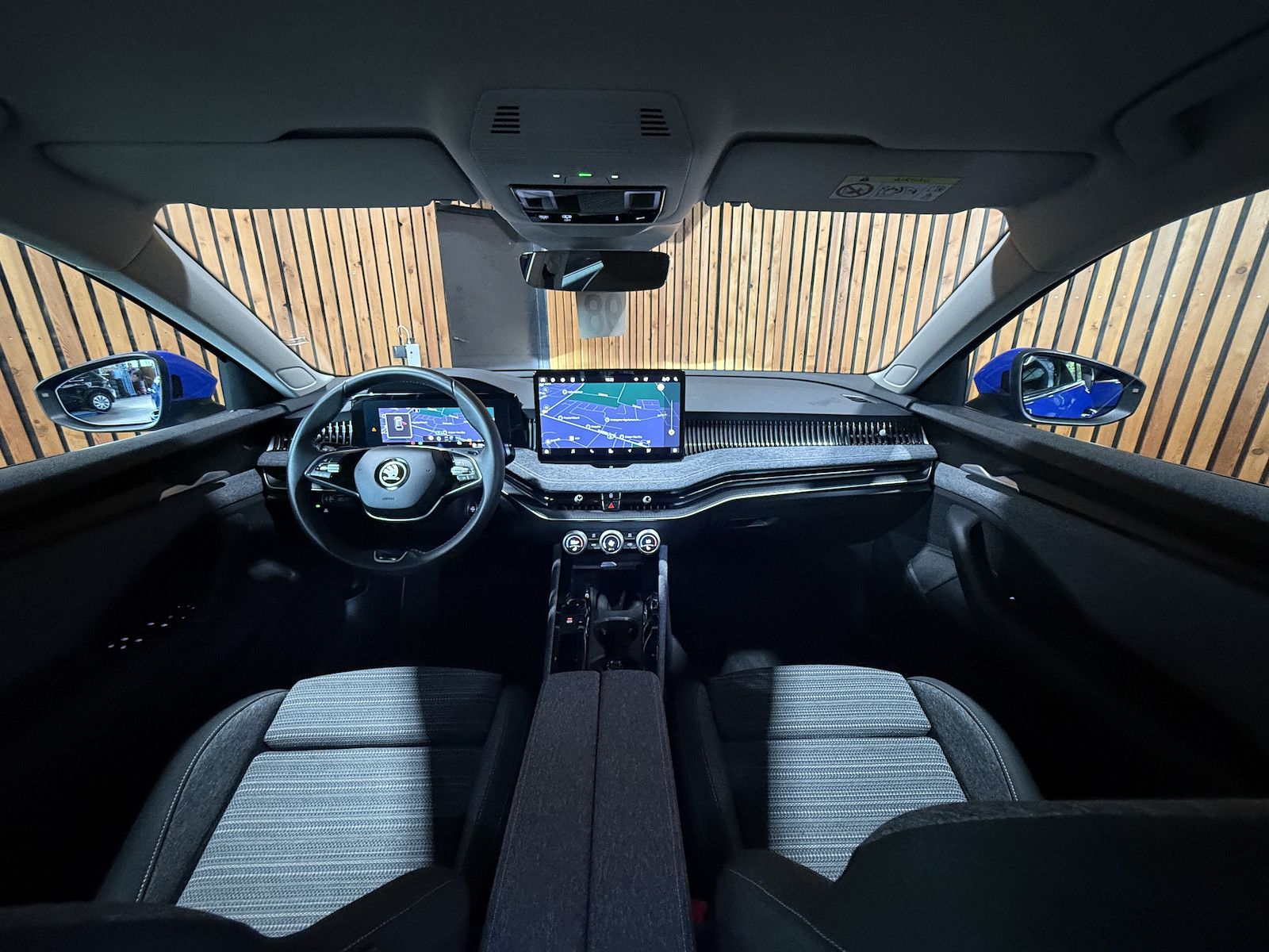 Fahrzeugabbildung SKODA Superb Combi 1,5 eTSI DSG n.Modell *Navi*Kam*LED