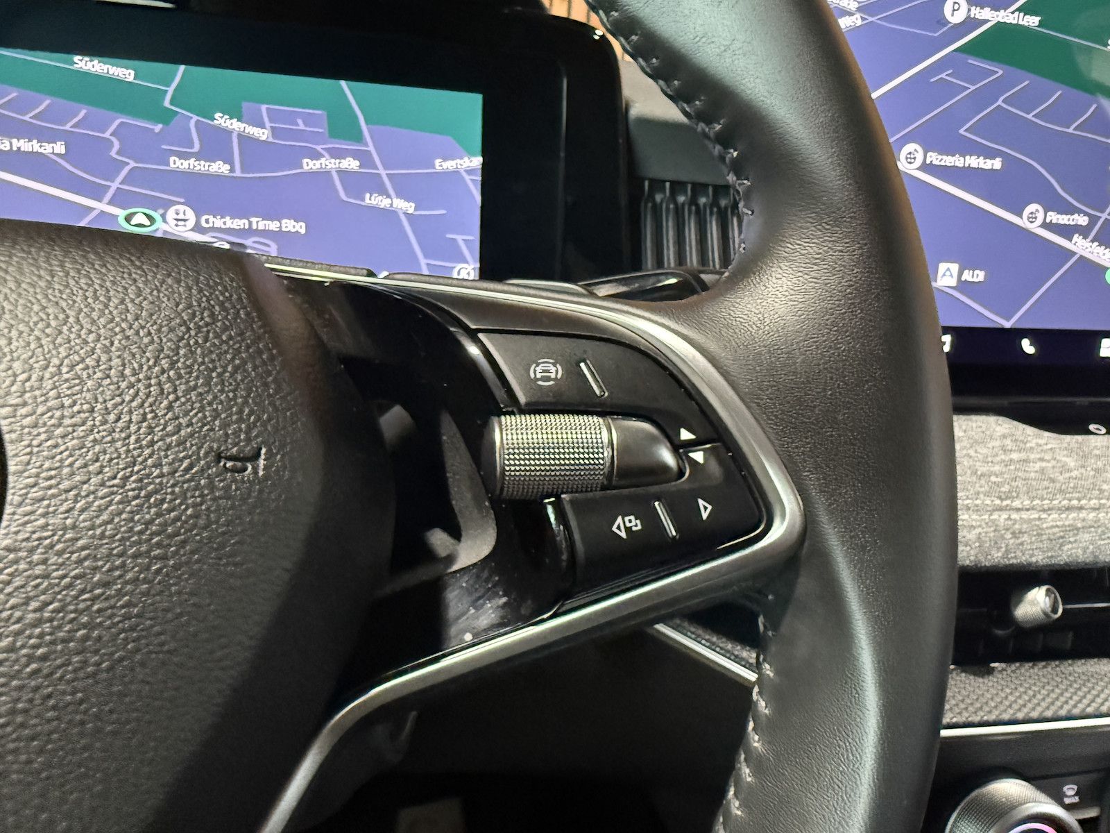 Fahrzeugabbildung SKODA Superb Combi 1,5 eTSI DSG n.Modell *Navi*Kam*LED