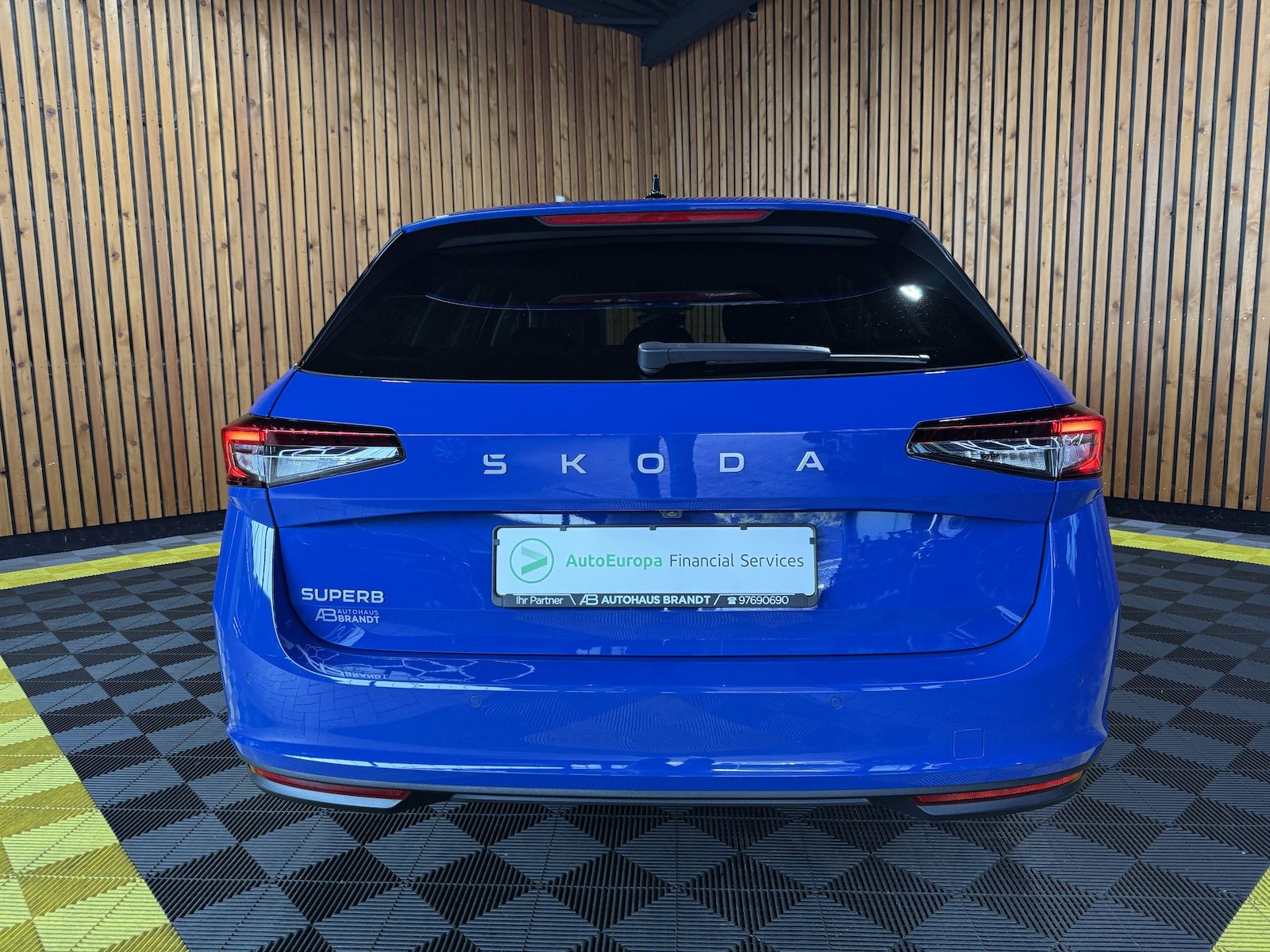 Fahrzeugabbildung SKODA Superb Combi 1,5 eTSI DSG n.Modell *Navi*Kam*LED