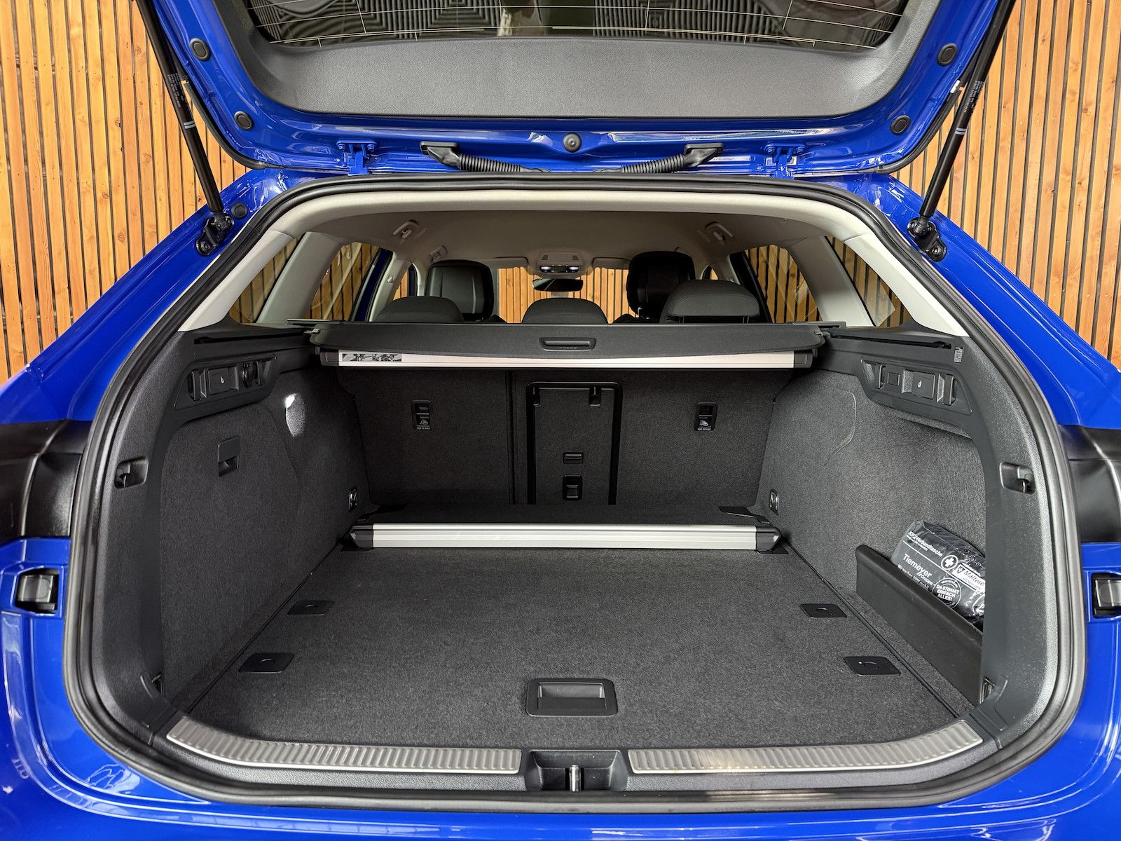 Fahrzeugabbildung SKODA Superb Combi 1,5 eTSI DSG n.Modell *Navi*Kam*LED